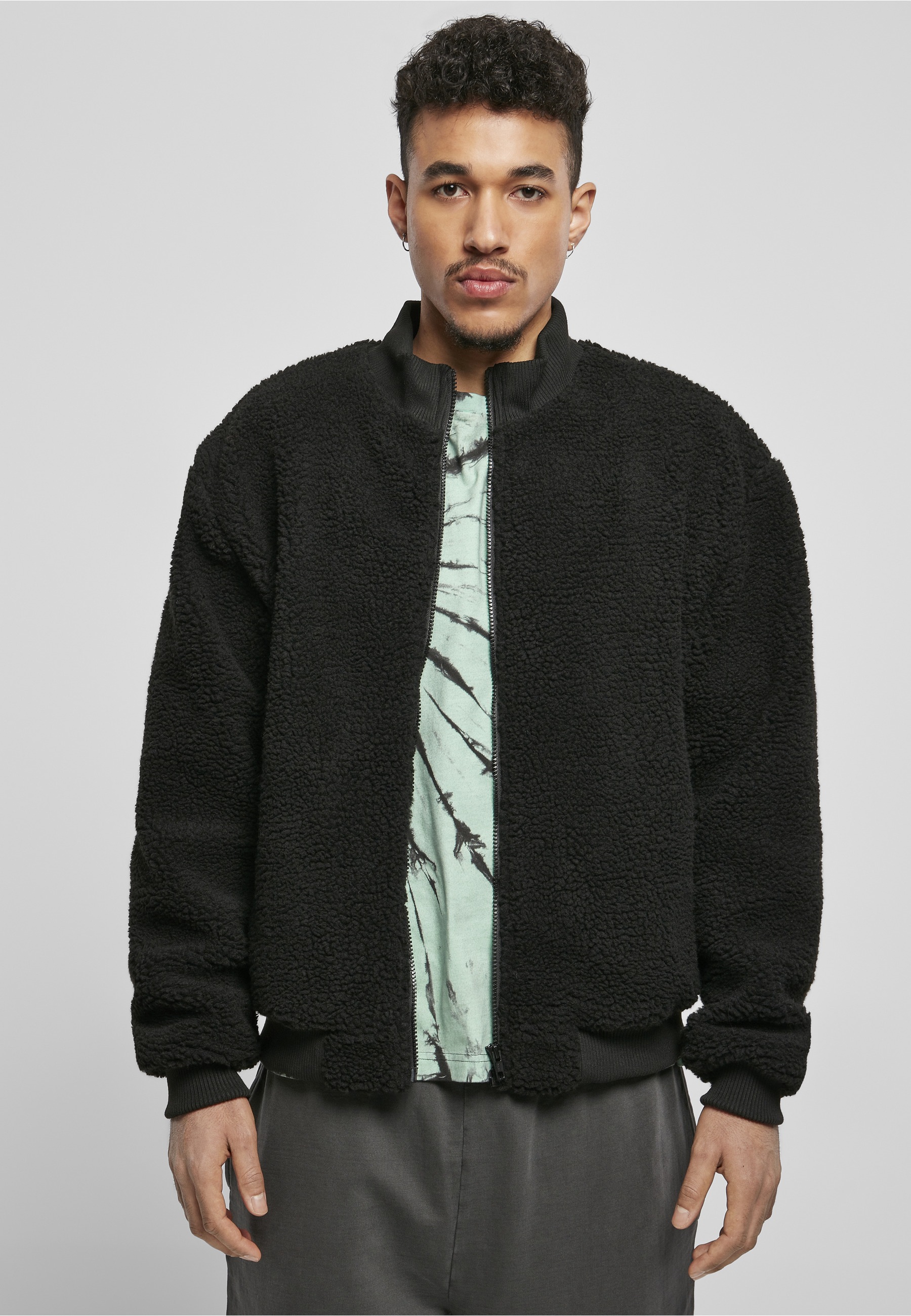 URBAN CLASSICS Winterjacke »Urban Classics Herren Boxy Sherpa Jacket« 1 Stk. tlg. ohne Kapuze