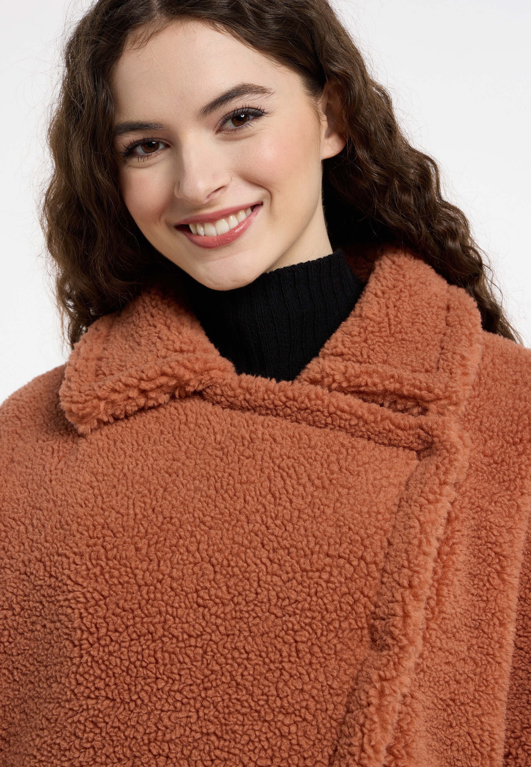 Frieda & Freddies Fellimitatjacke »Fake Fur Jacket / Cape«, mit Taschen