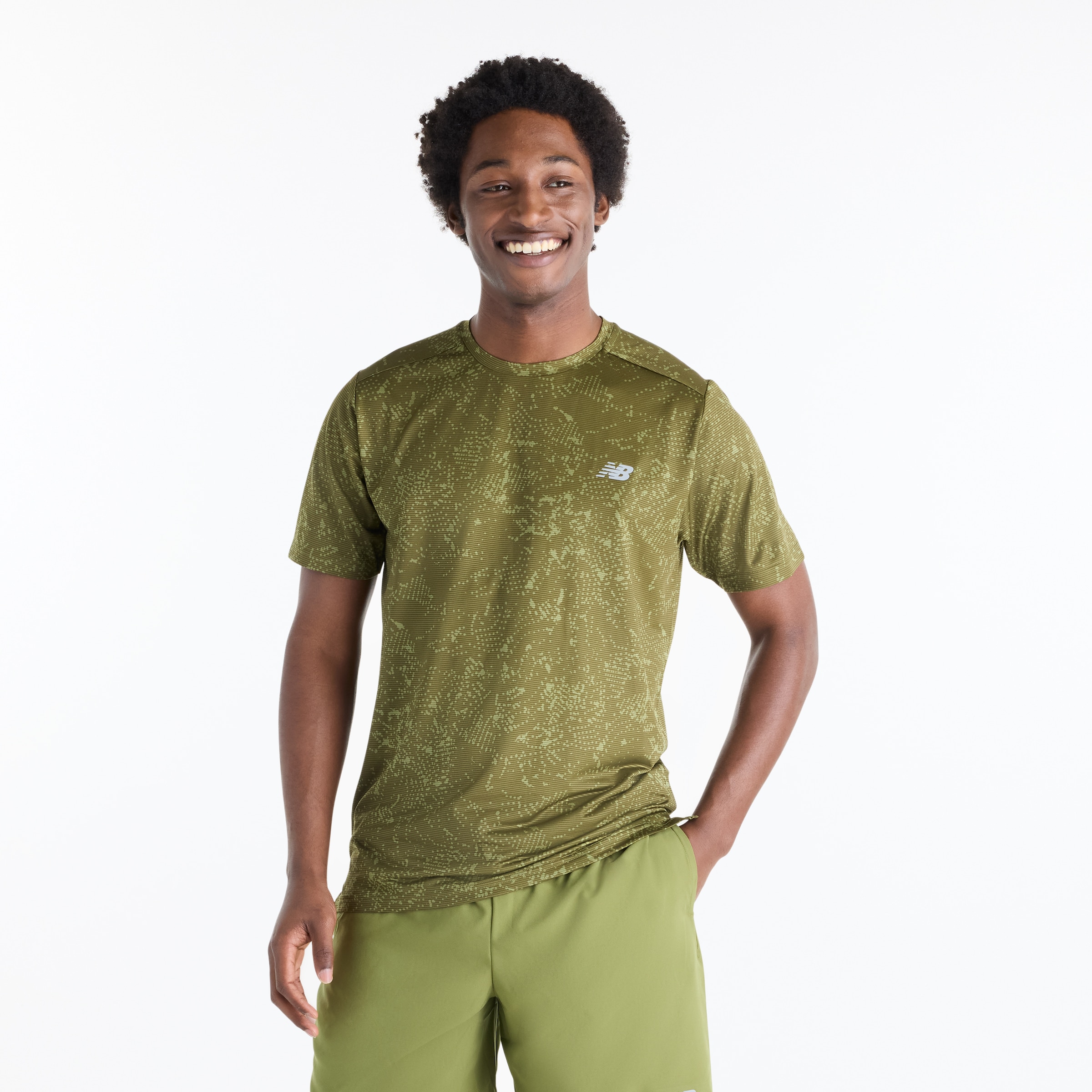 New Balance Laufshirt "SPORT ESSENTIAL PRINTED T-SHIRT" für Lauftraining und vielseitige Aktivitäten, aus Polyester