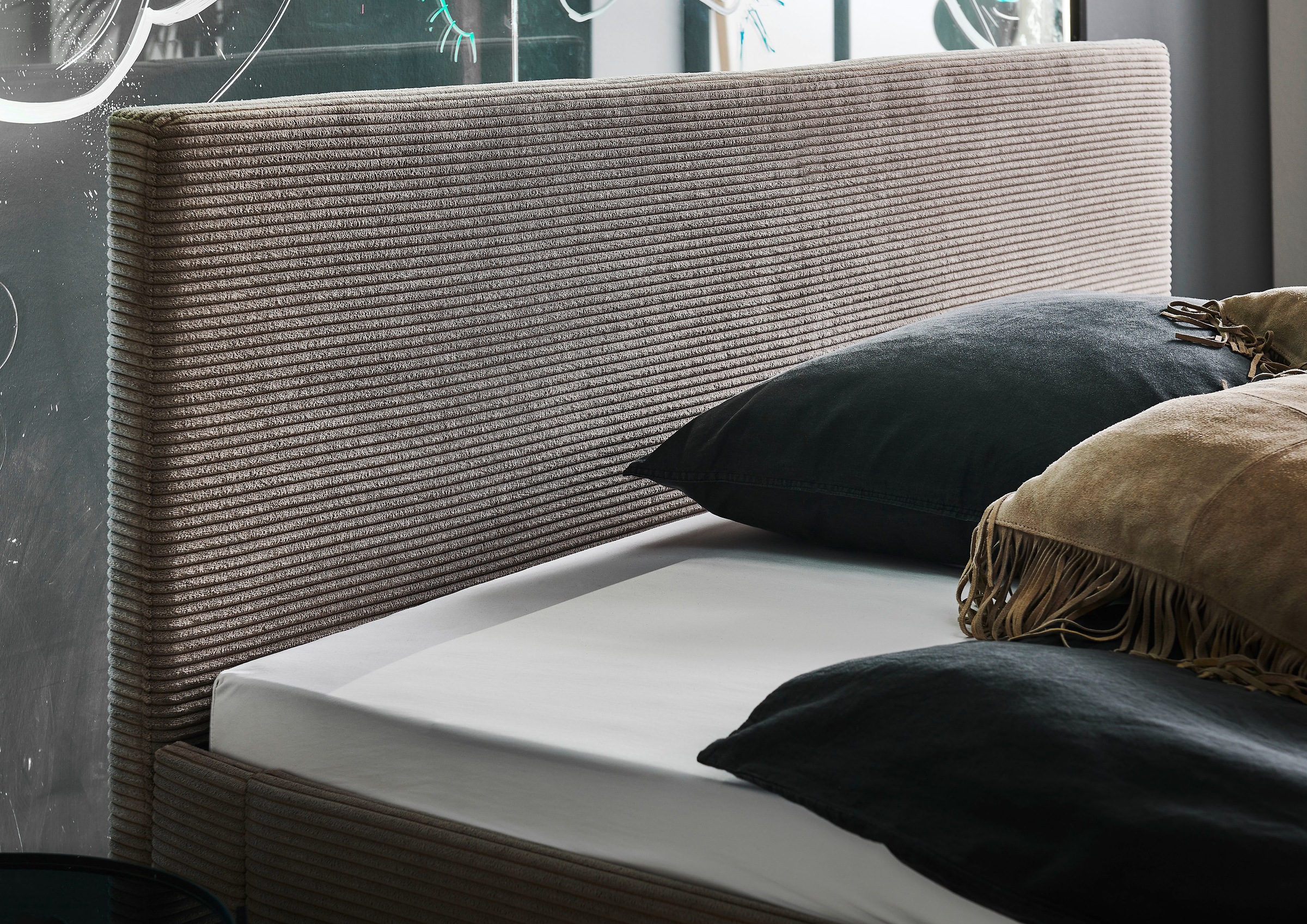 meise.möbel Polsterbett »Avola«, erhältlich in den Breiten 140 & 180cm, Bezugsstoff Cord