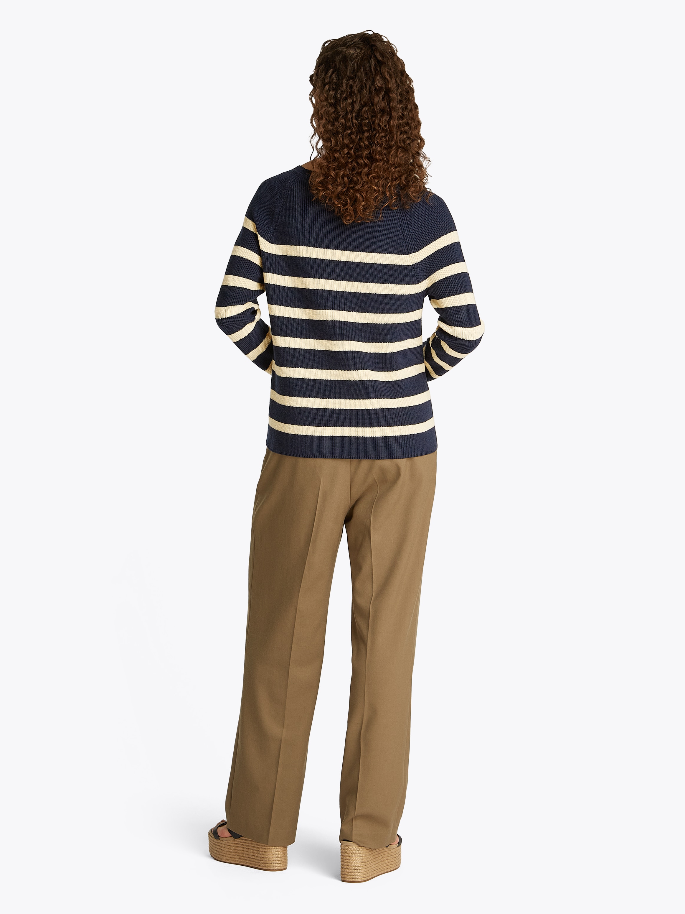 Tommy Hilfiger Strickpullover »CO CARDI FINE GG LS BOAT-NK SWT«, mit Raglanärmel, Logostickerei