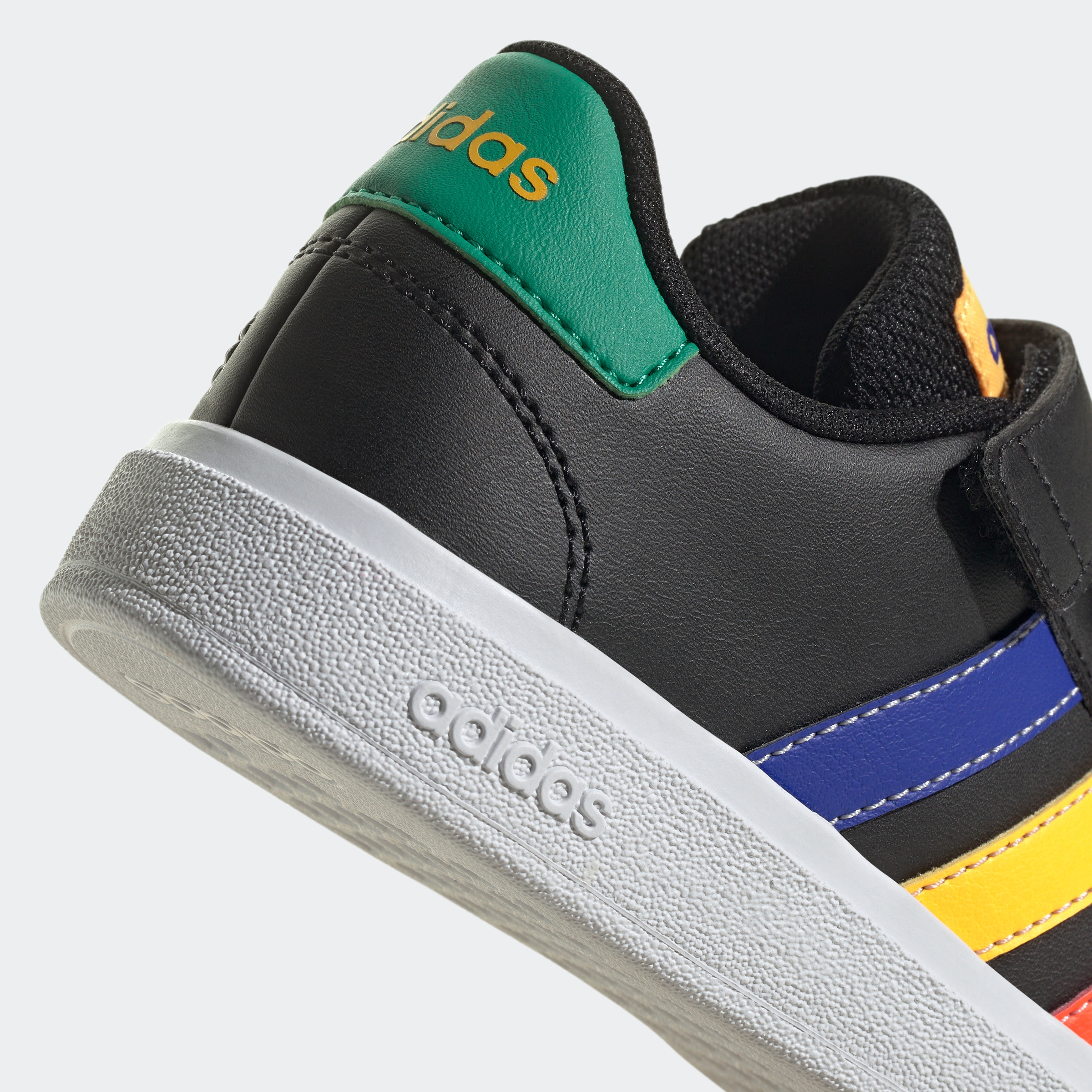 adidas Sportswear Klettschuh »GRAND COURT COURT ELASTIC LACE AND TOP STRAP«, Design auf den Spuren des adidas Superstar