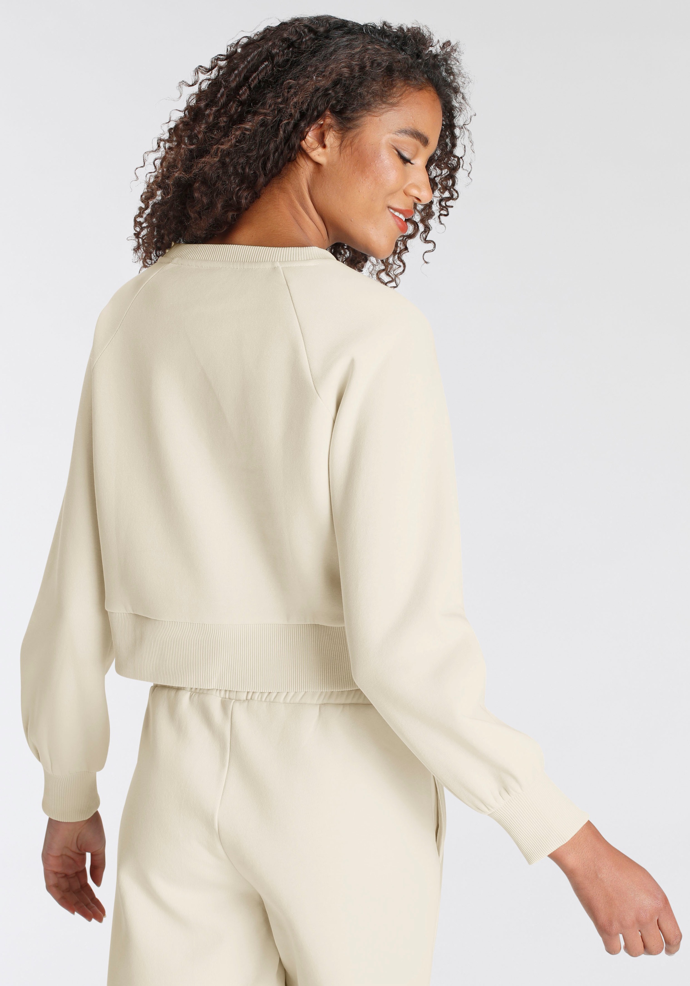LSCN by LASCANA Sweatshirt, mit Ziernähten, Loungeanzug
