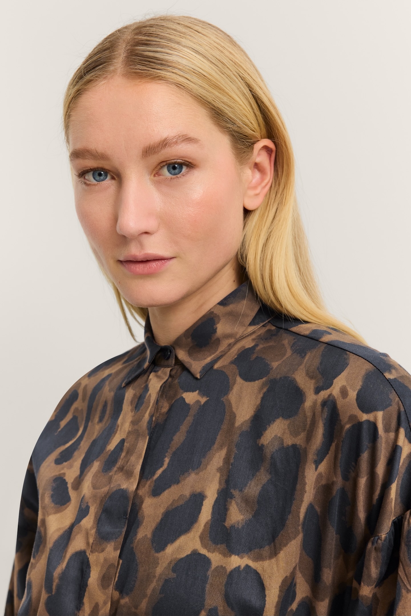 bugatti Blusenkleid »Leo-Muster«, mit Bindegurt und aus Baumwolle