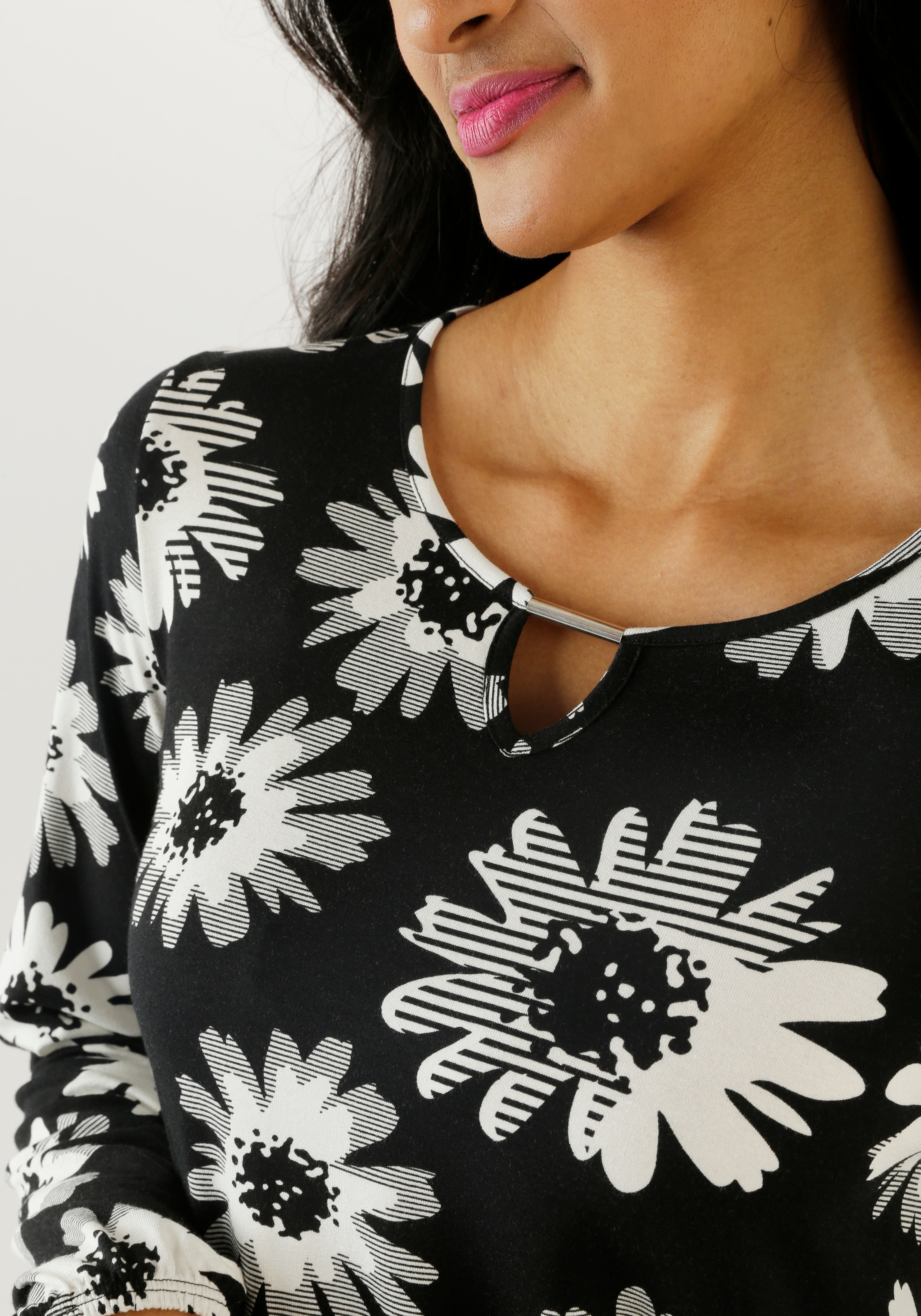 Aniston SELECTED Langarmshirt, mit Cut-out und phantasievollem Blumenmuster - NEUE KOLLEKTION