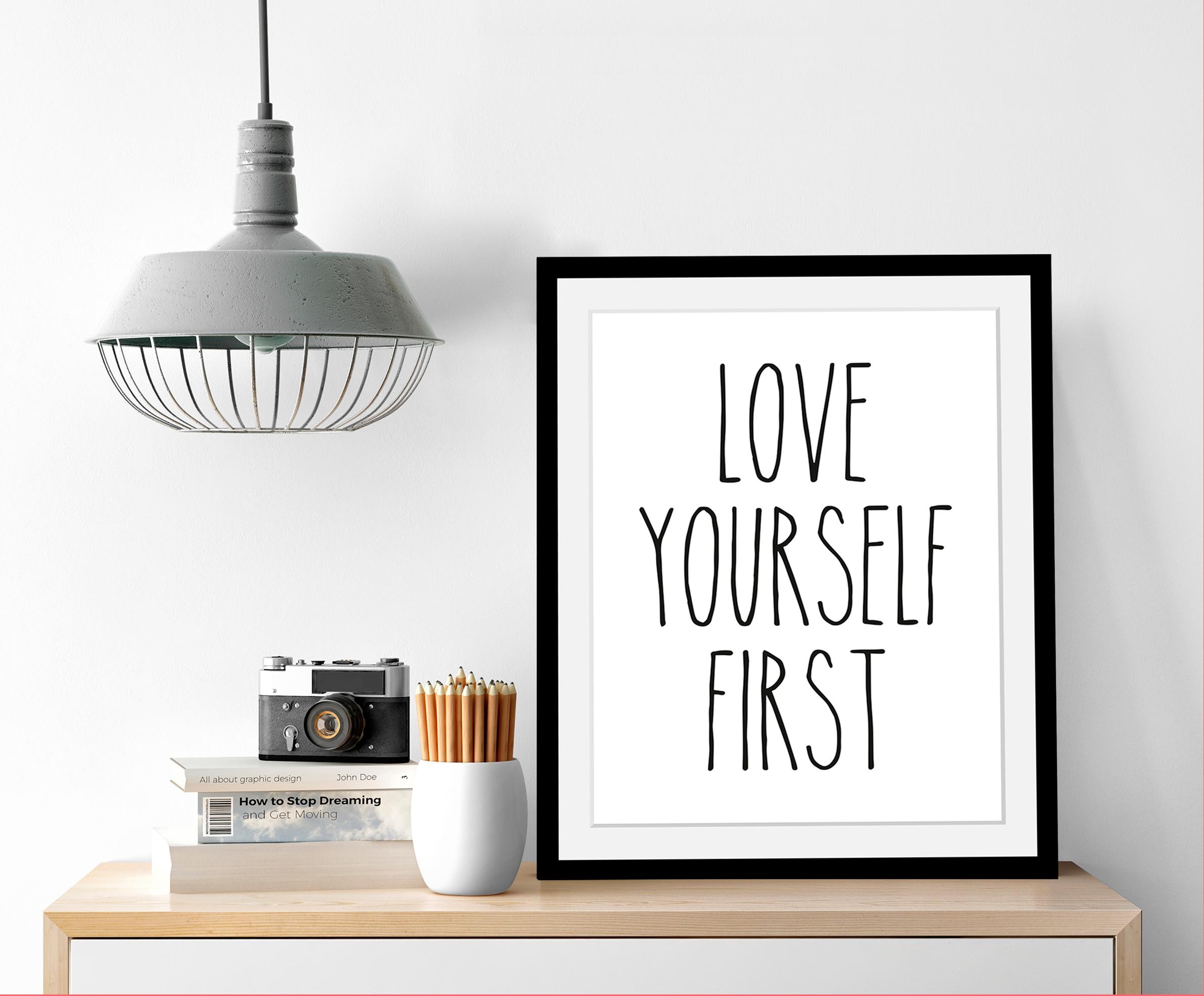 queence Bild »Selbstliebe« Liebessprüche | Motivationsbilder | Schriftzug | Schwarz-Weiß HD Premium Poster-Druck inkl. Holzrahmen