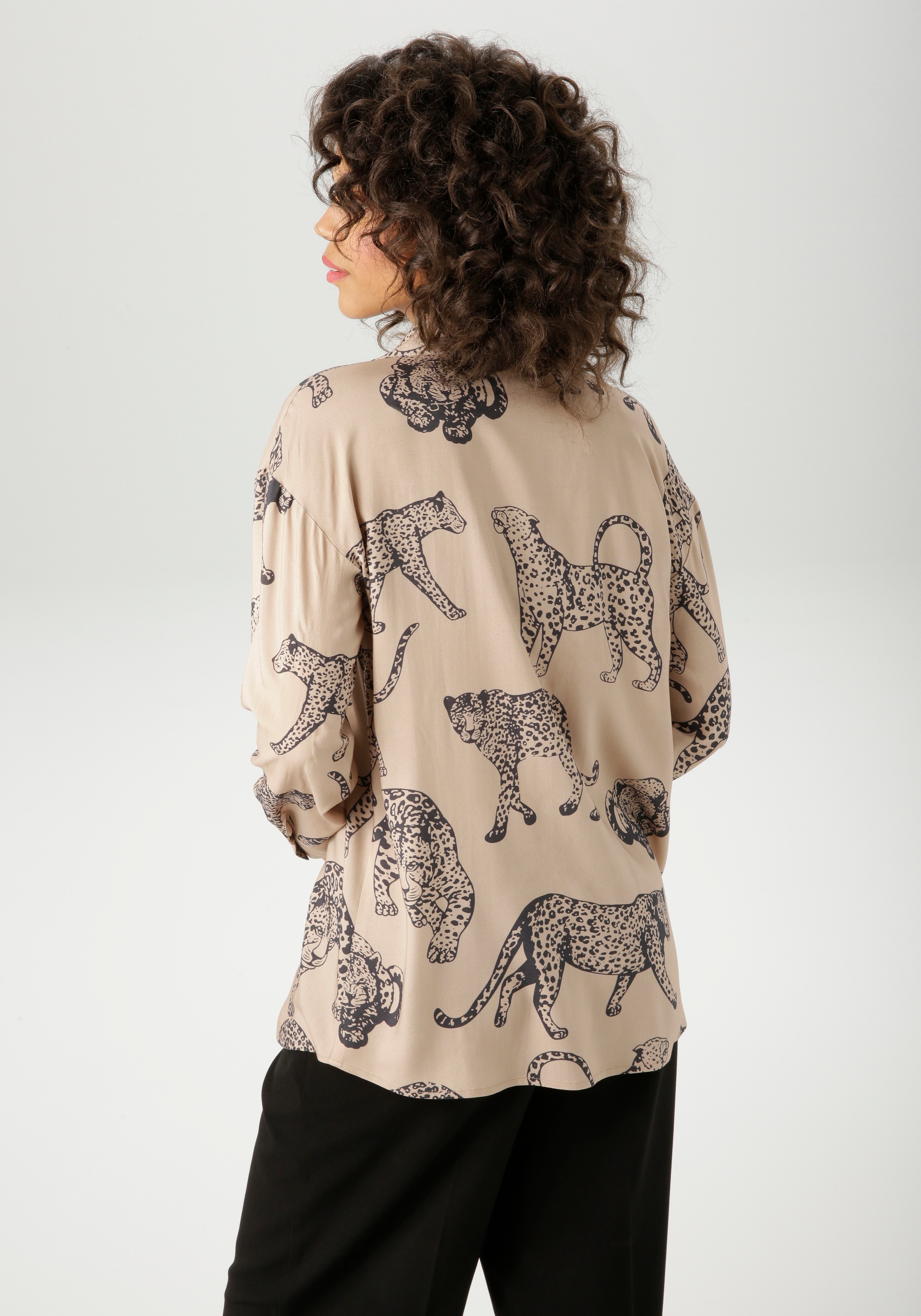 Aniston CASUAL Hemdbluse, mit Leoparden bedruckt - jedes Teil ein Unikat - günstig online kaufen