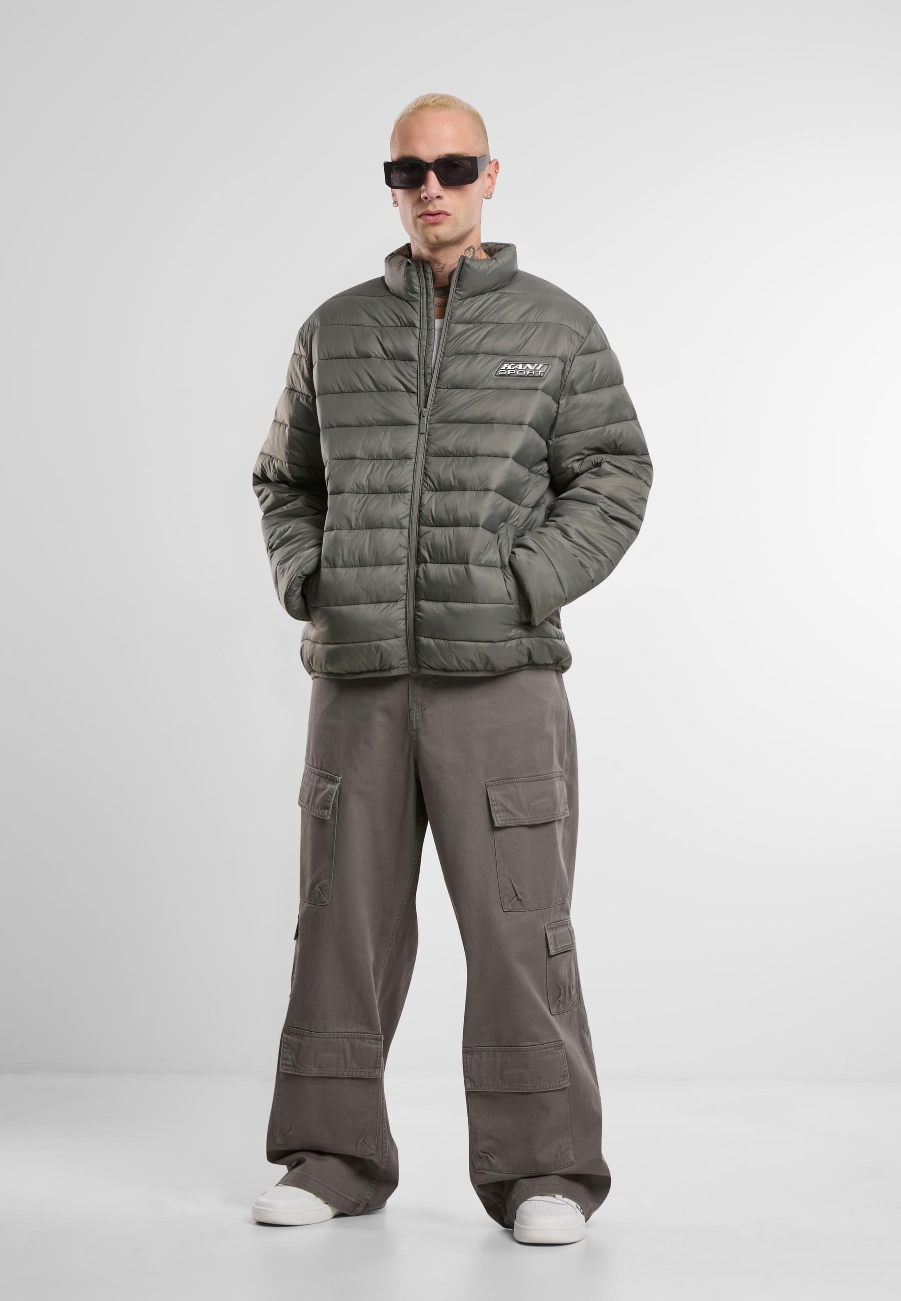 Karl Kani Allwetterjacke »Karl Kani Karl Kani Sport Patch Light Puffer Jacket«, (1 St.), ohne Kapuze