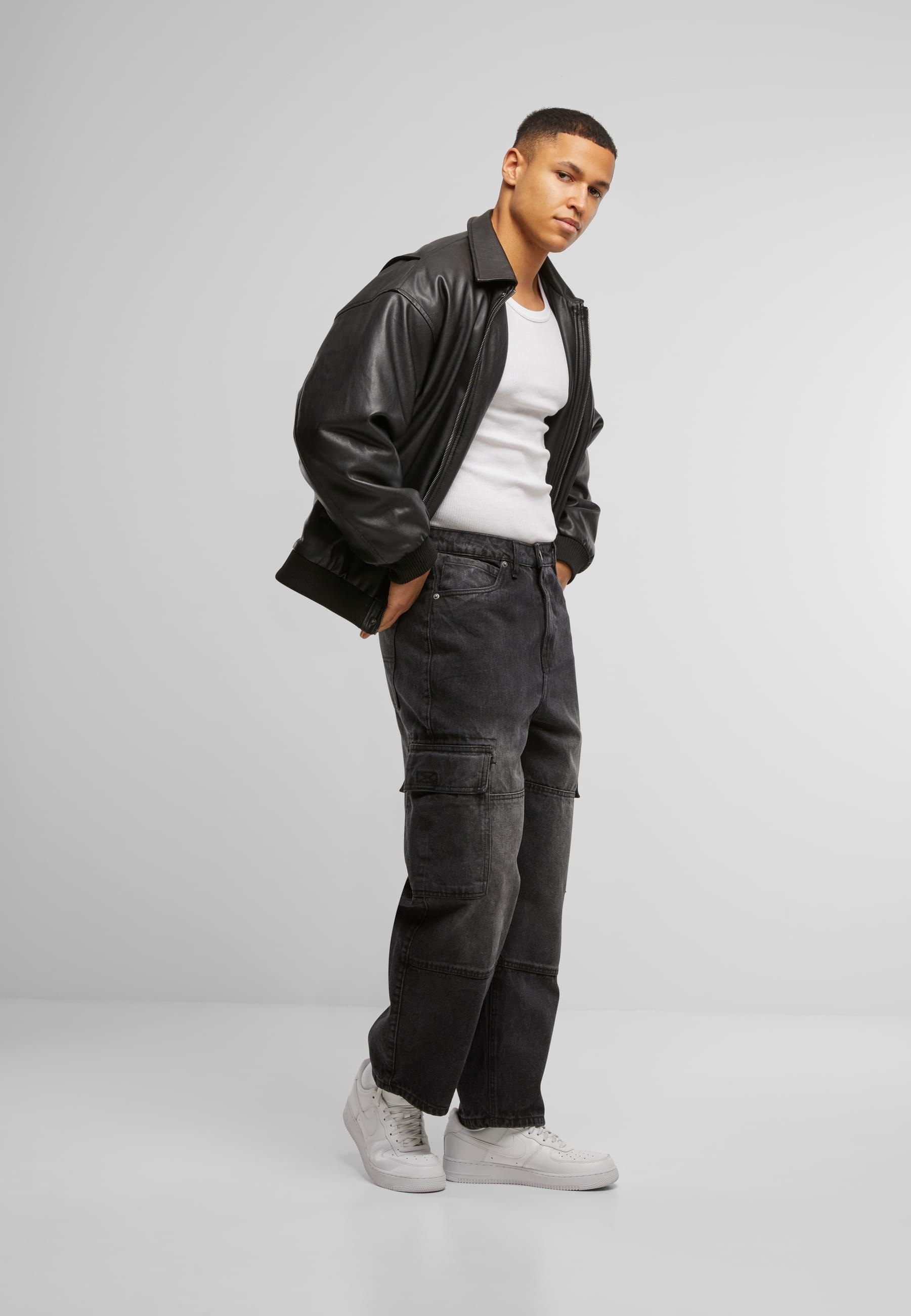 URBAN CLASSICS Bequeme Jeans »Urban Classics Tapered Heavy Ounce Baggy Cargo Jeans«