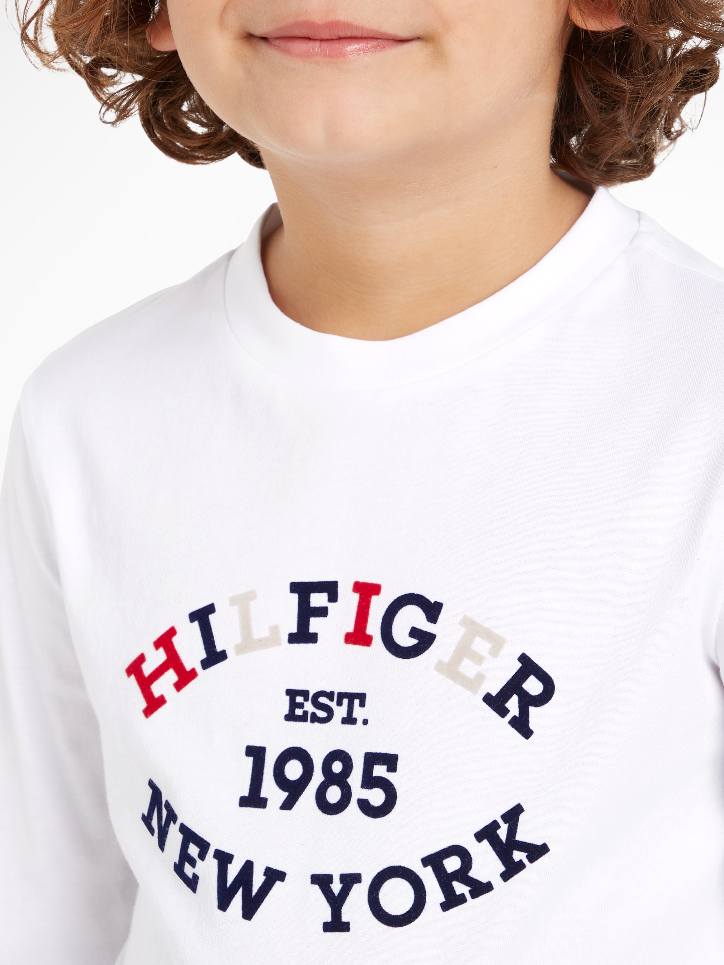 Tommy Hilfiger Langarmshirt »MONOTYPE FLOCK REGULAR TEE LS«, Kinder bis 16 Jahre mit Logoschriftzug
