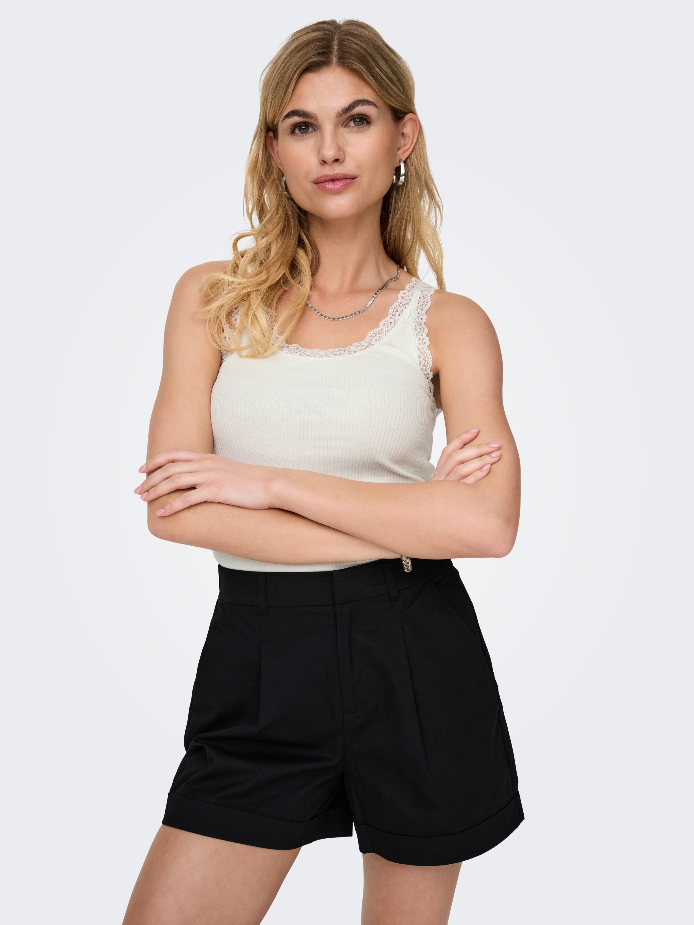 Thumbnail - ONLY Tanktop "ONLSARA – Tanktop mit Spitzendetail am Ausschnitt" Baumwollmischung, regular fit