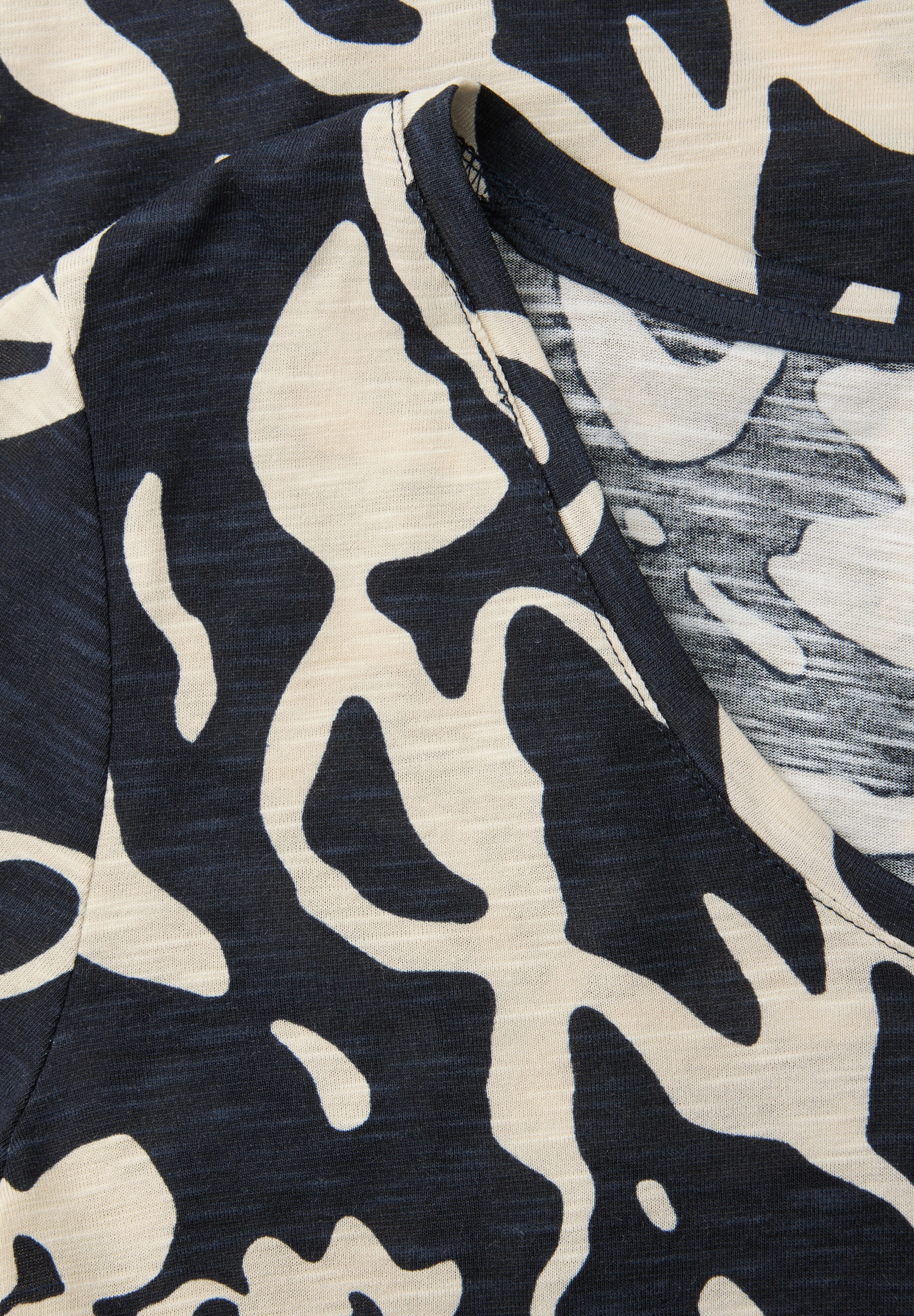 STREET ONE V-Shirt mit abgerundetem V-Ausschnitt