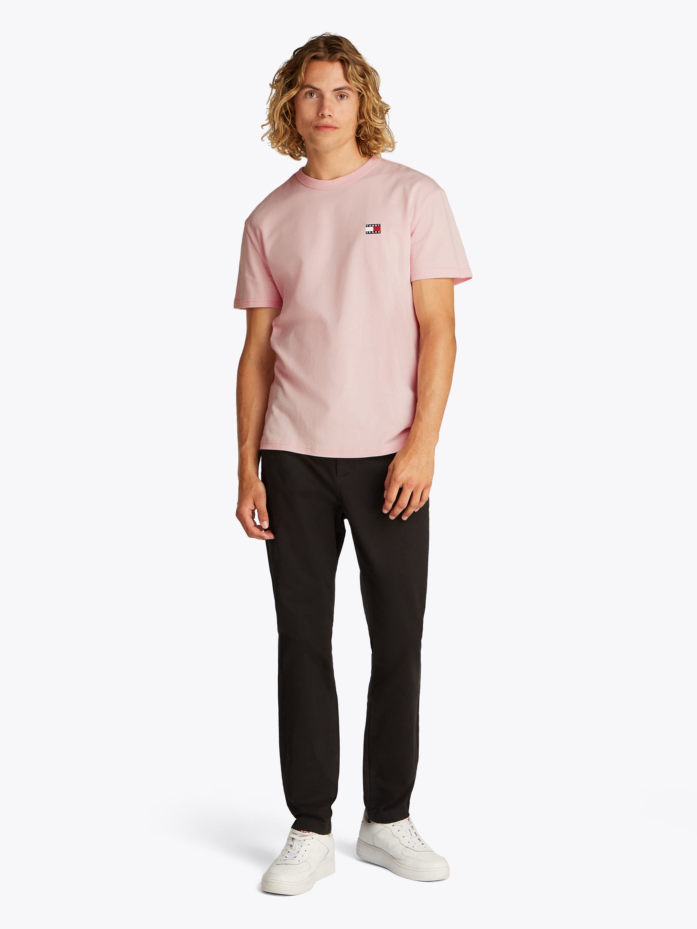 Tommy Jeans T-Shirt »TJM REG BADGE TEE EXT«, mit Logostickerei