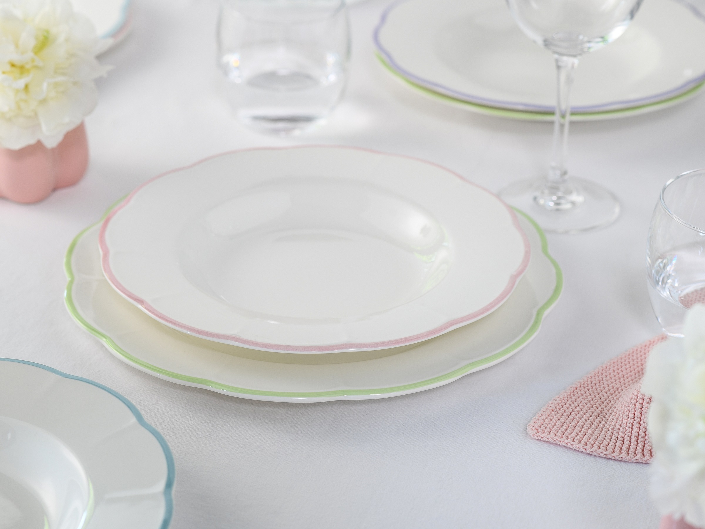 CreaTable Tafelservice »Florine Bunt, Service 8-tlg.« Teller Set, Elegant, Klassische Form, Zart gewellte Ränder