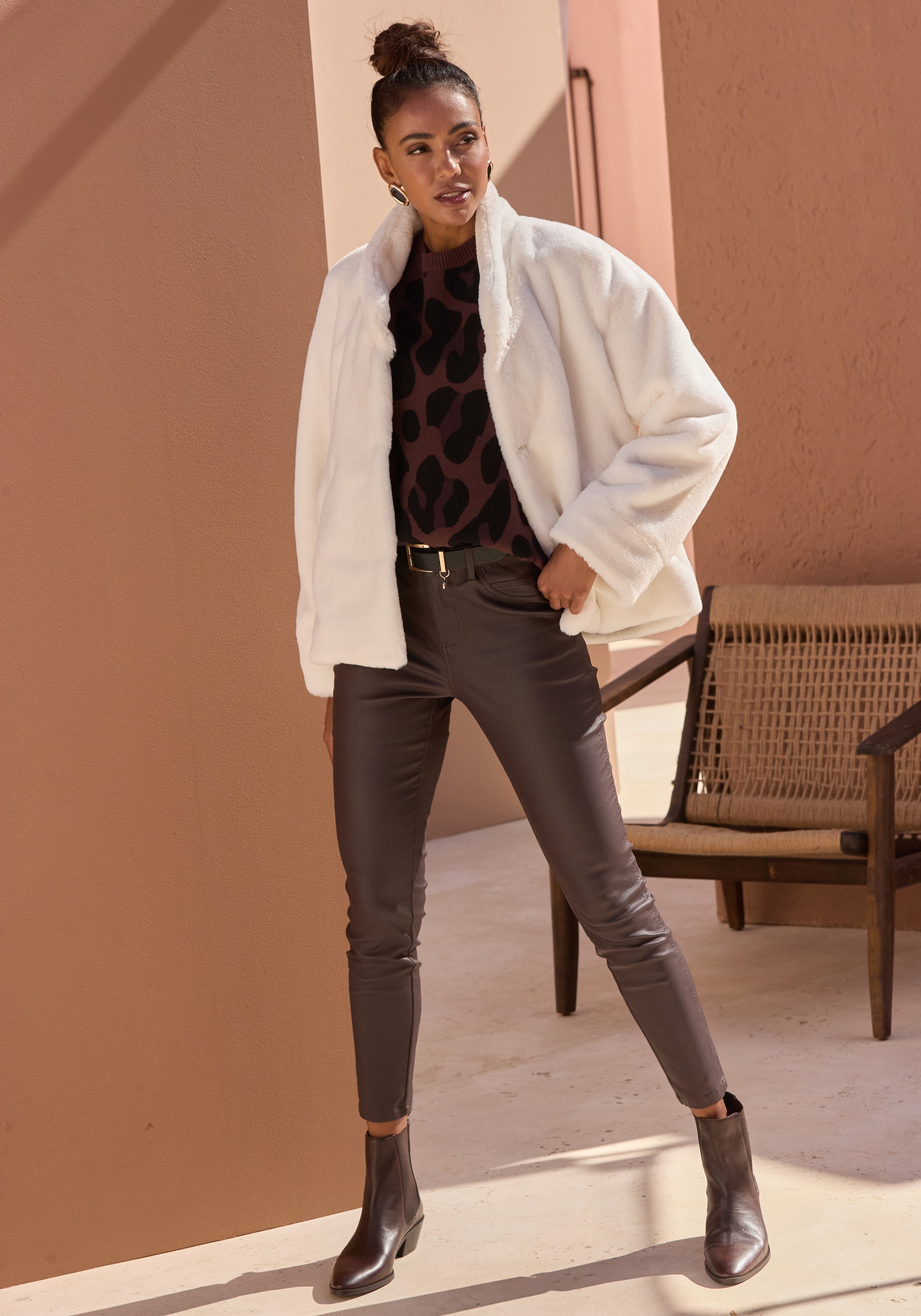 LASCANA Lederimitathose  in schmaler Passform, figurbetonte Jeggings mit Stretchanteil