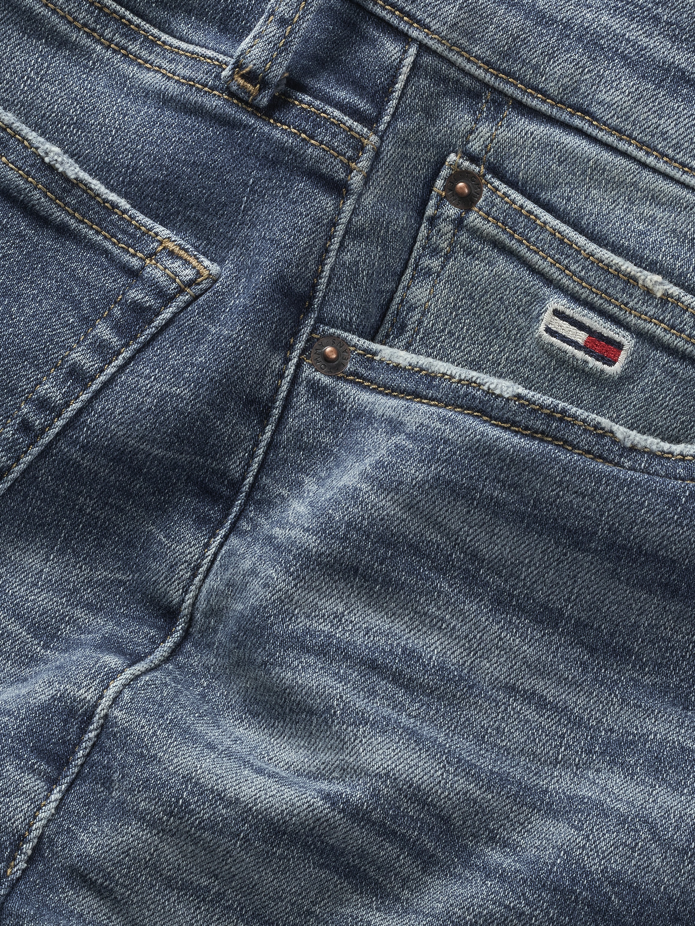 Tommy Jeans Regular-fit-Jeans »RYAN RGLR STRGHT«, mit Logoprägung