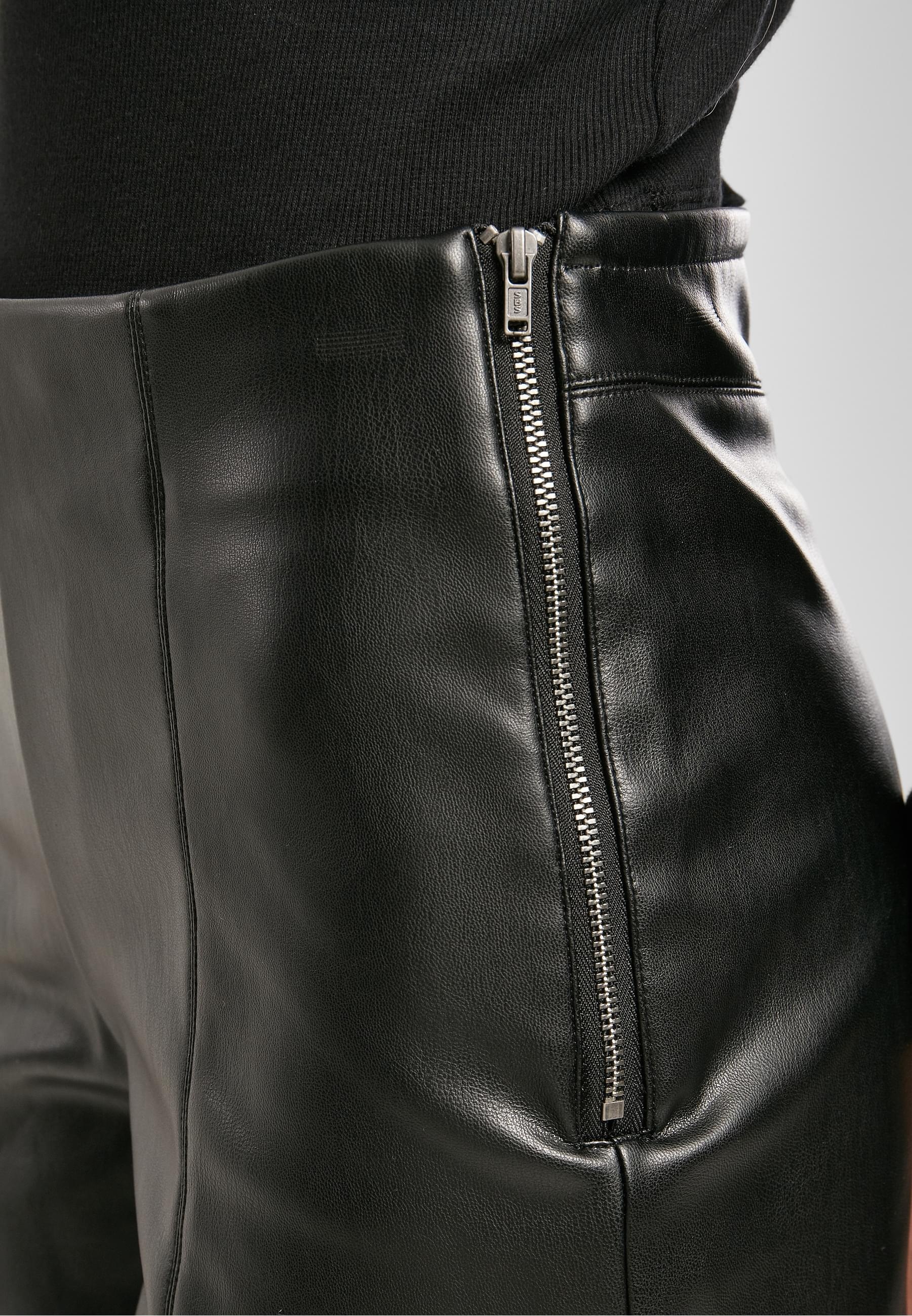 URBAN CLASSICS Stoffhose »Urban Classics Damen Ladies Synthetic Leather Shorts«, (1 tlg.)