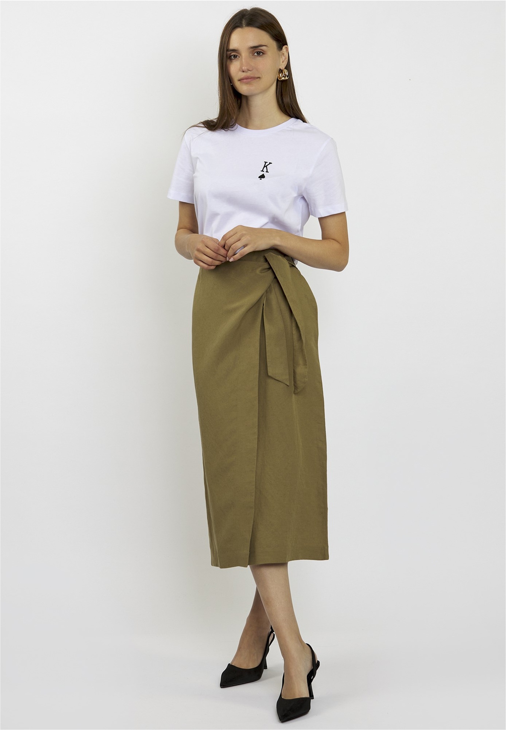 freshlions T-Shirt "Embroidere" 1 Stk. mit kleiner Stickerei auf der Brust günstig online kaufen