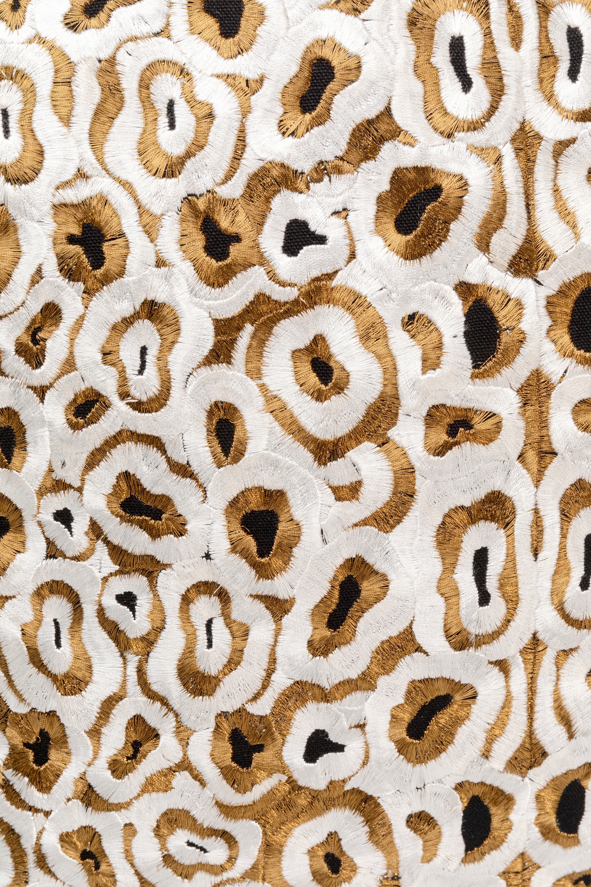 Kare Design Dekokissen »Cheetah, Kissenhülle mit Füllung, in zwei Größen« stützt Kopf und Nacken angenehm und sorgt für erholsamen Schlaf