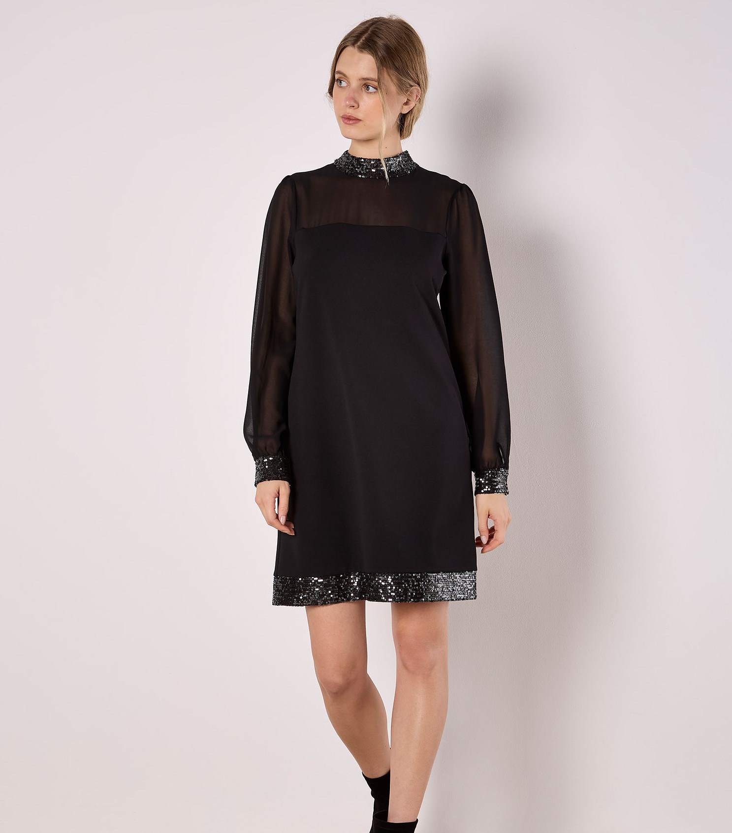 Apricot Paillettenkleid "Paillettenkleid mit hohem Ausschnitt" mit semitransparenten Armen