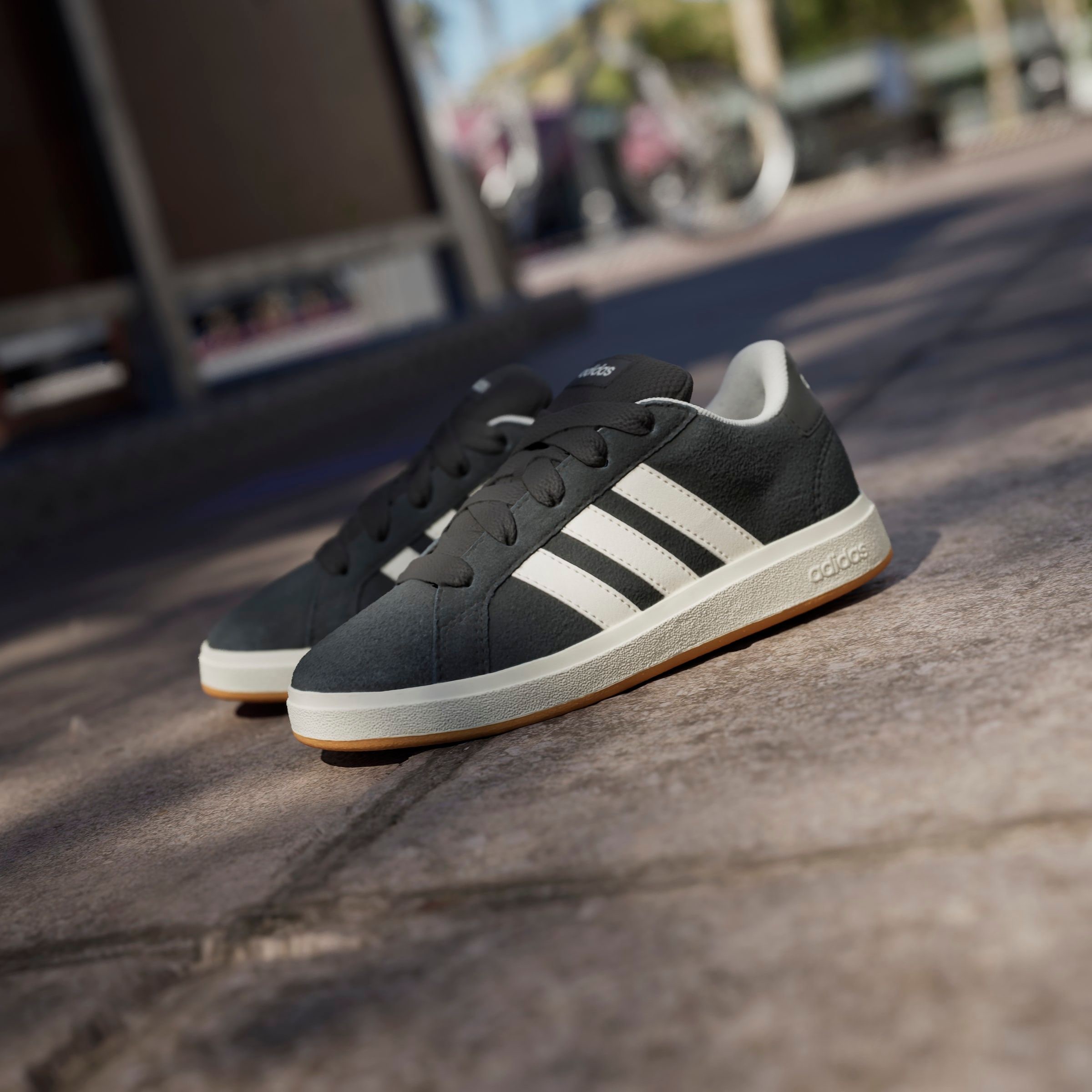 adidas Sportswear Sneaker »GRAND COURT 00S KIDS«, Design auf den Spuren des adidas Superstar
