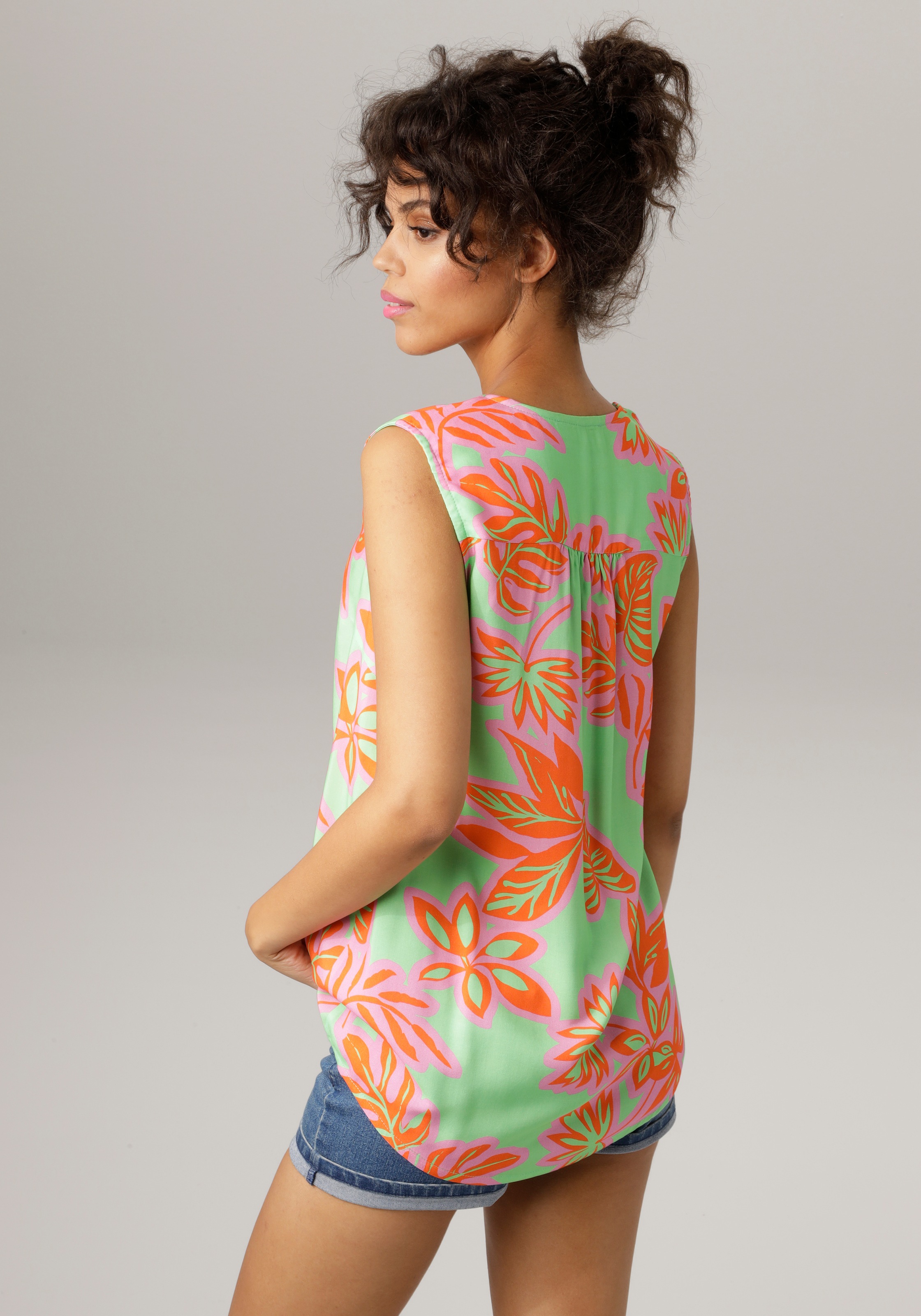 Aniston CASUAL mit farbintensivem, großflächigem Blätter-Druck günstig online kaufen