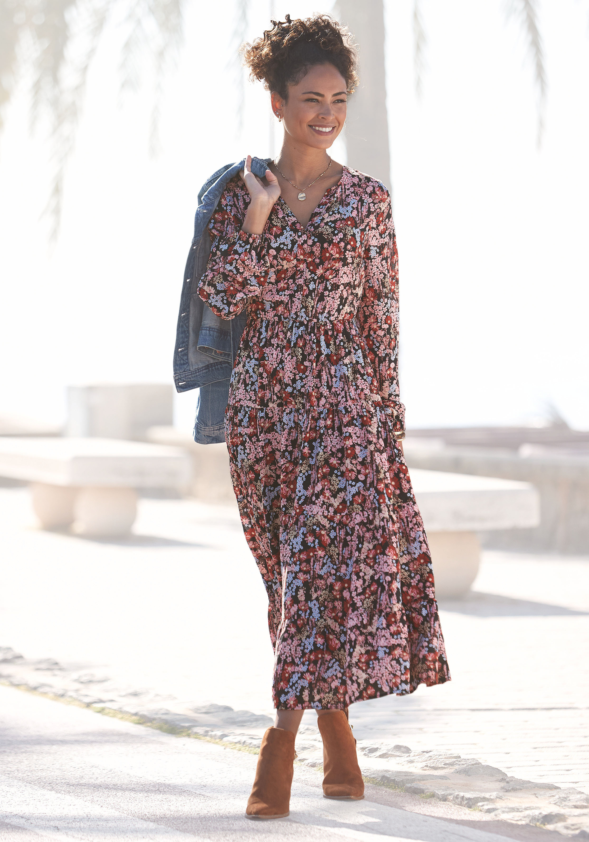 LASCANA Maxikleid "mit Blümchenprint und V-Ausschnitt aus Viskose, locker bequemer Look" Ohne Taschen Langärmliges Webkleid, Sommerkleid, modisches Kaftankleid, Druckkleid