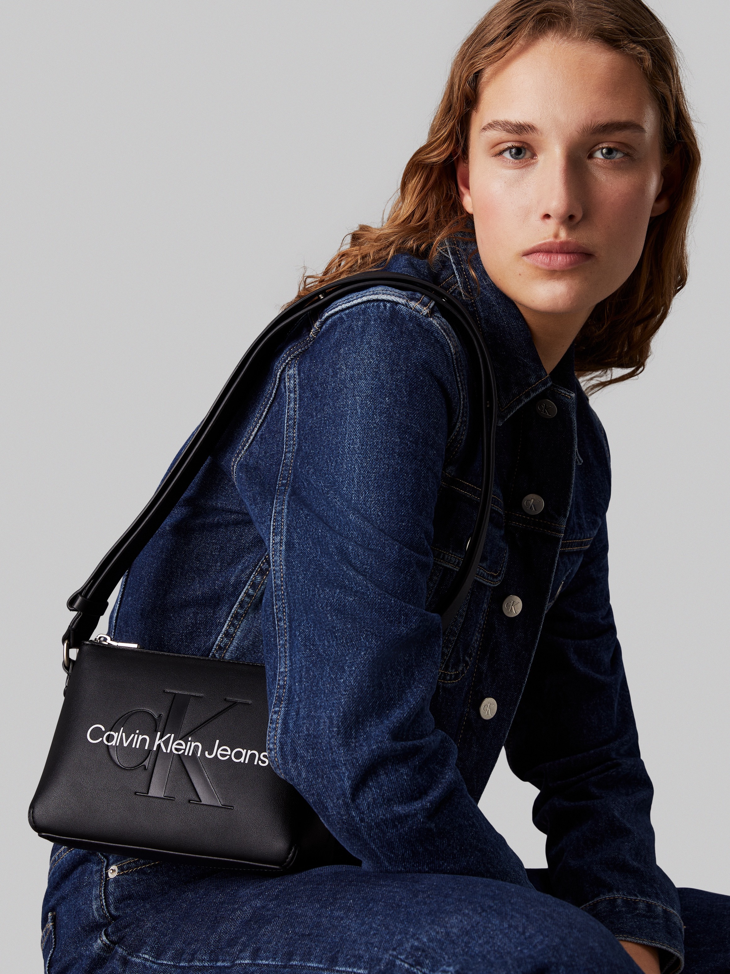 Calvin Klein Jeans Umhängetasche "SCULPTED CAMERA POUCH21 MONO", Handtasche günstig online kaufen