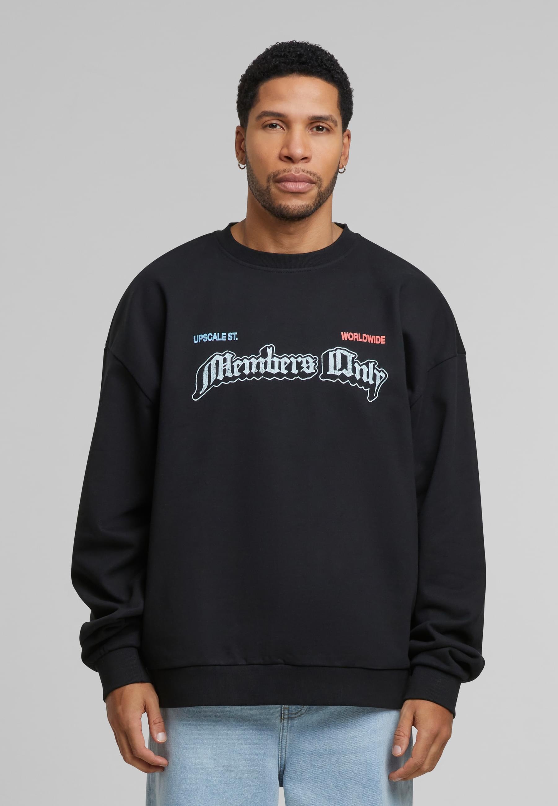 Upscale by Mister Tee Rundhalspullover »Upscale by Mister Tee Only Members Oversize Crewneck«, (1 tlg.)