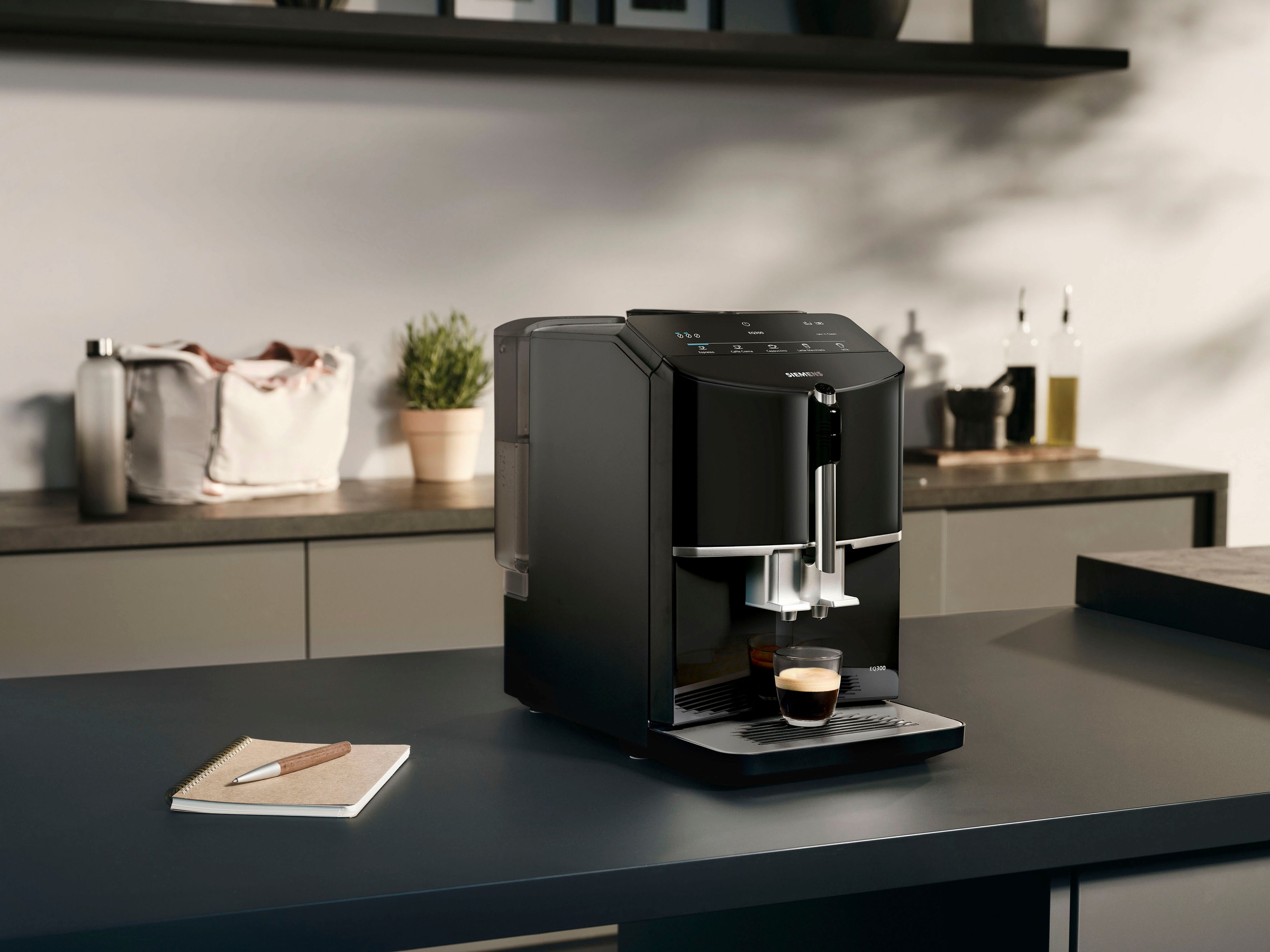 SIEMENS Kaffeevollautomat "EQ300 TF301E19, viele Kaffeespezialitäten, OneTo günstig online kaufen