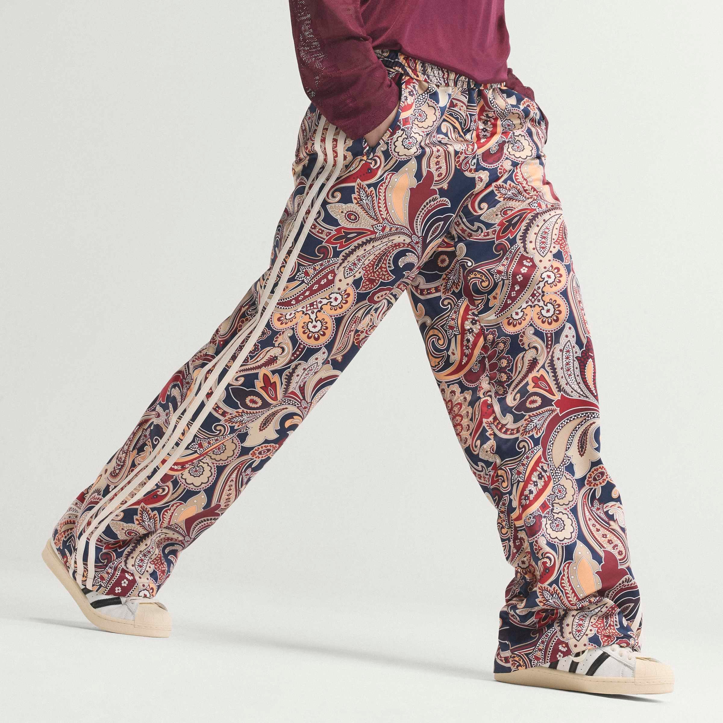 adidas Originals Sporthose »FIREBIRD STN TP«  mit auffälligem Print, aus gewebtem Satin, Oversize-Passform