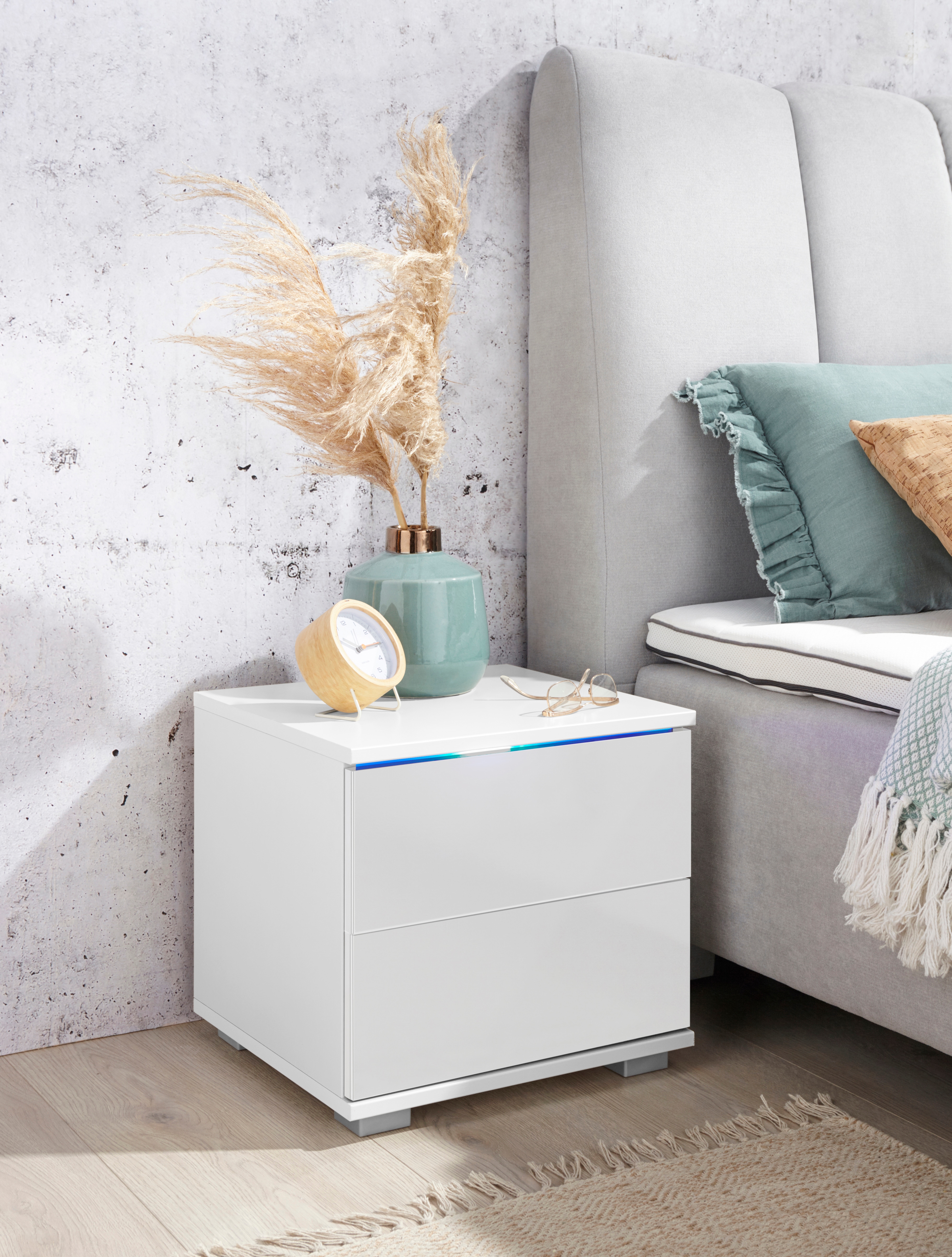 priess mit LED-Beleuchtung und Push-to-open