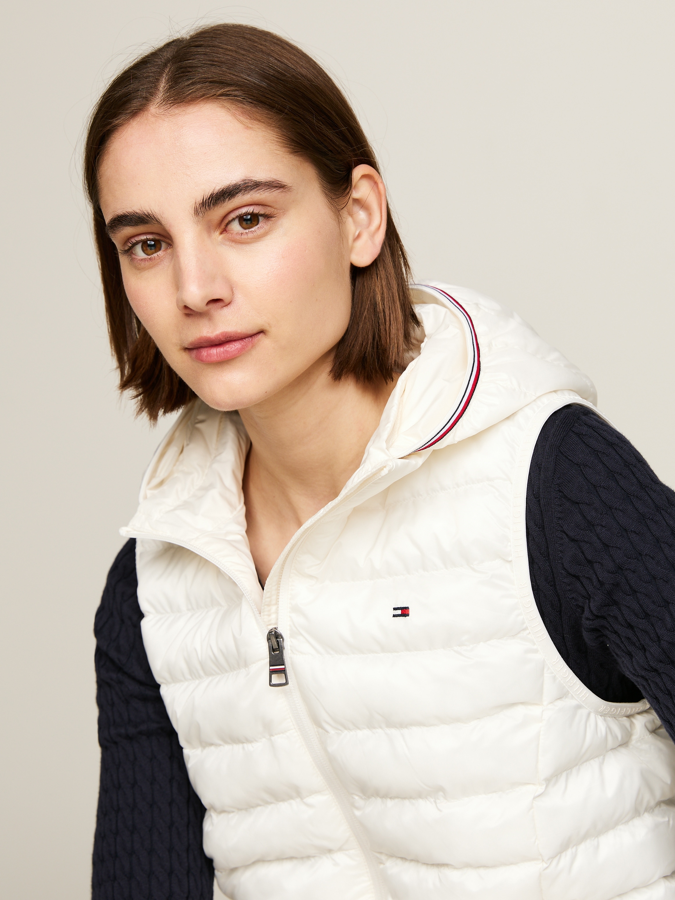 Tommy Hilfiger Steppweste "LW PADDED GLOBAL STRIPE VEST", (Global Serie TH WOMEN), mit Elastic-Band