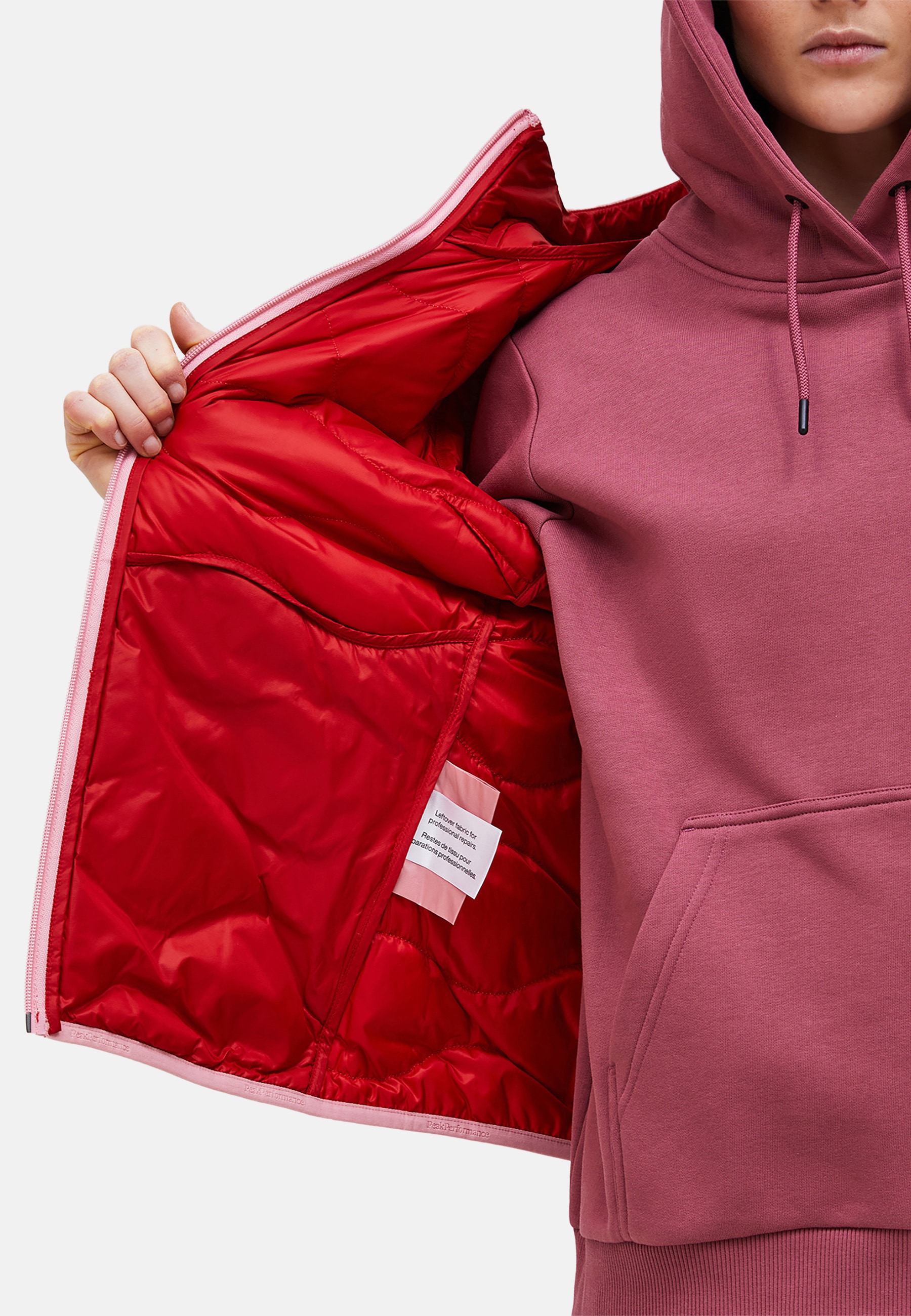 Peak Performance Steppjacke »W Helium Down Hood Jacket« mit sportivem Design