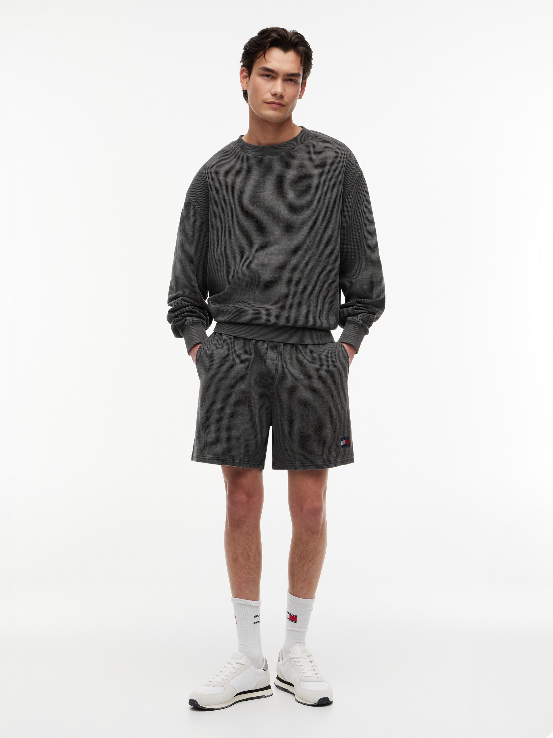Tommy Jeans Sweatshorts »TJM WASHED WAFFLE BEACH SHORT«  aus Waffelstrick und elastischem Bund