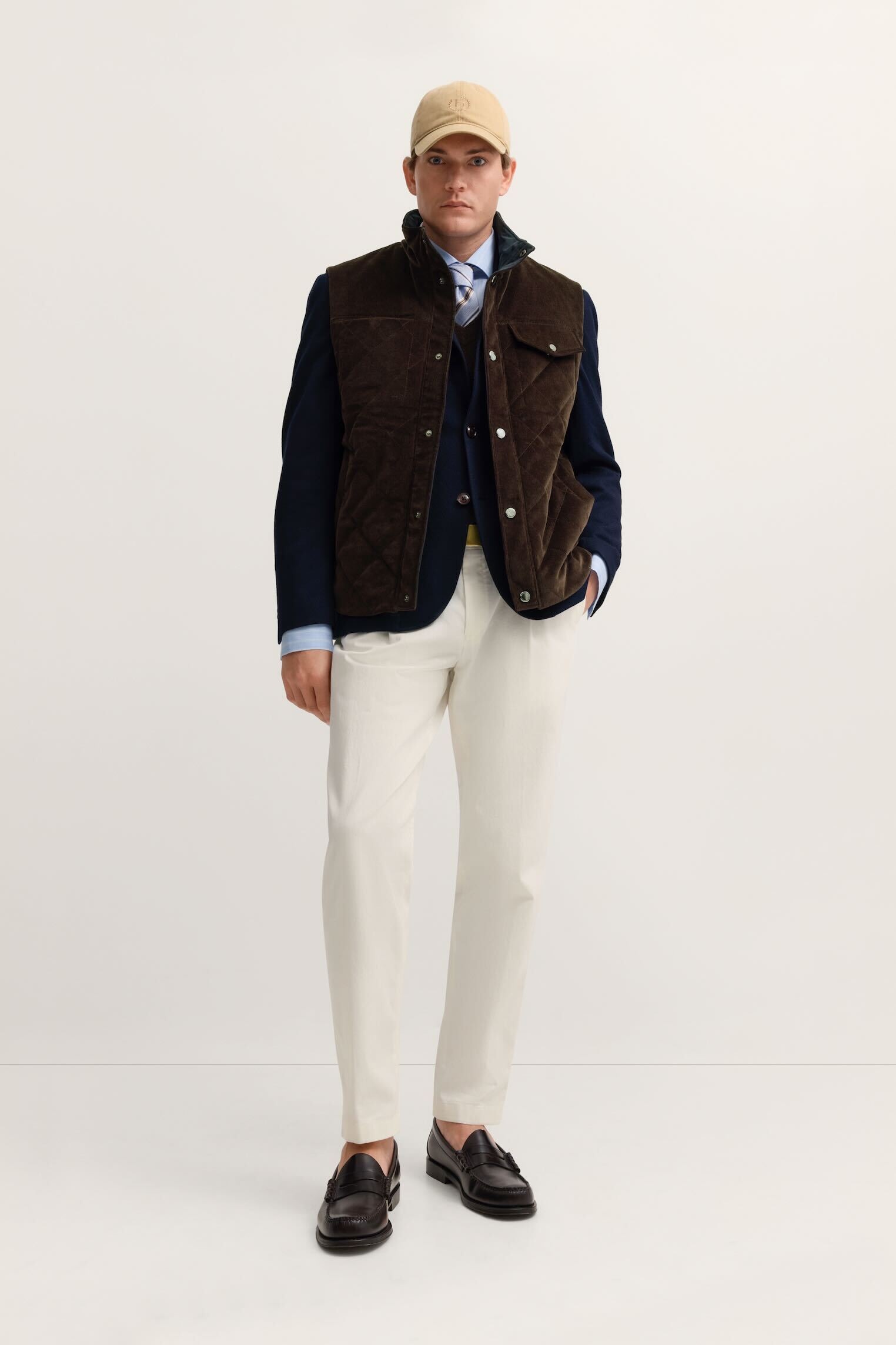 bugatti Cordweste »Regular Fit« mit Stehkragen und Druckknöpfen