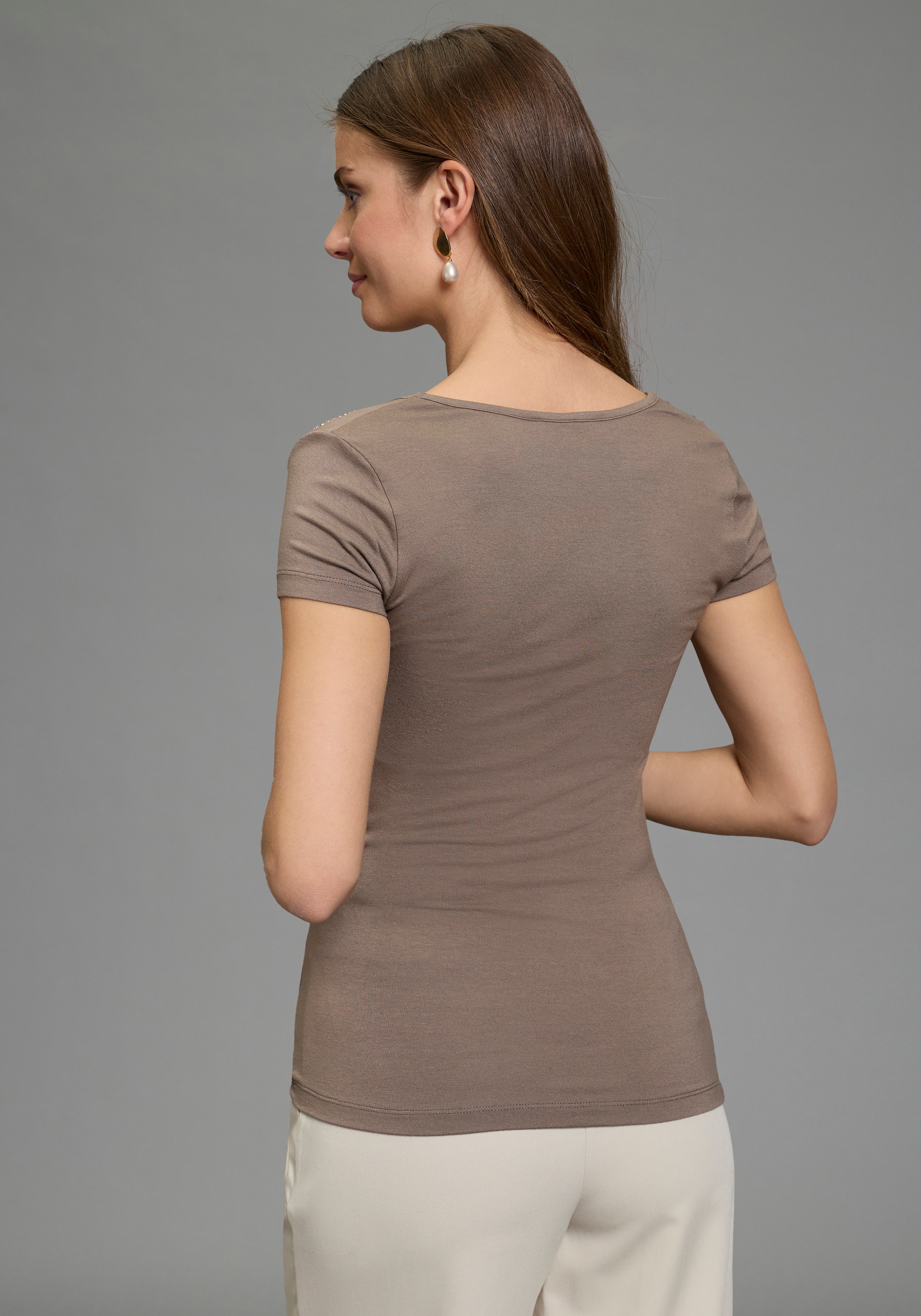 Melrose T-Shirt taillierte Passform, tiefer V-Ausschnitt, aus elastischem J günstig online kaufen