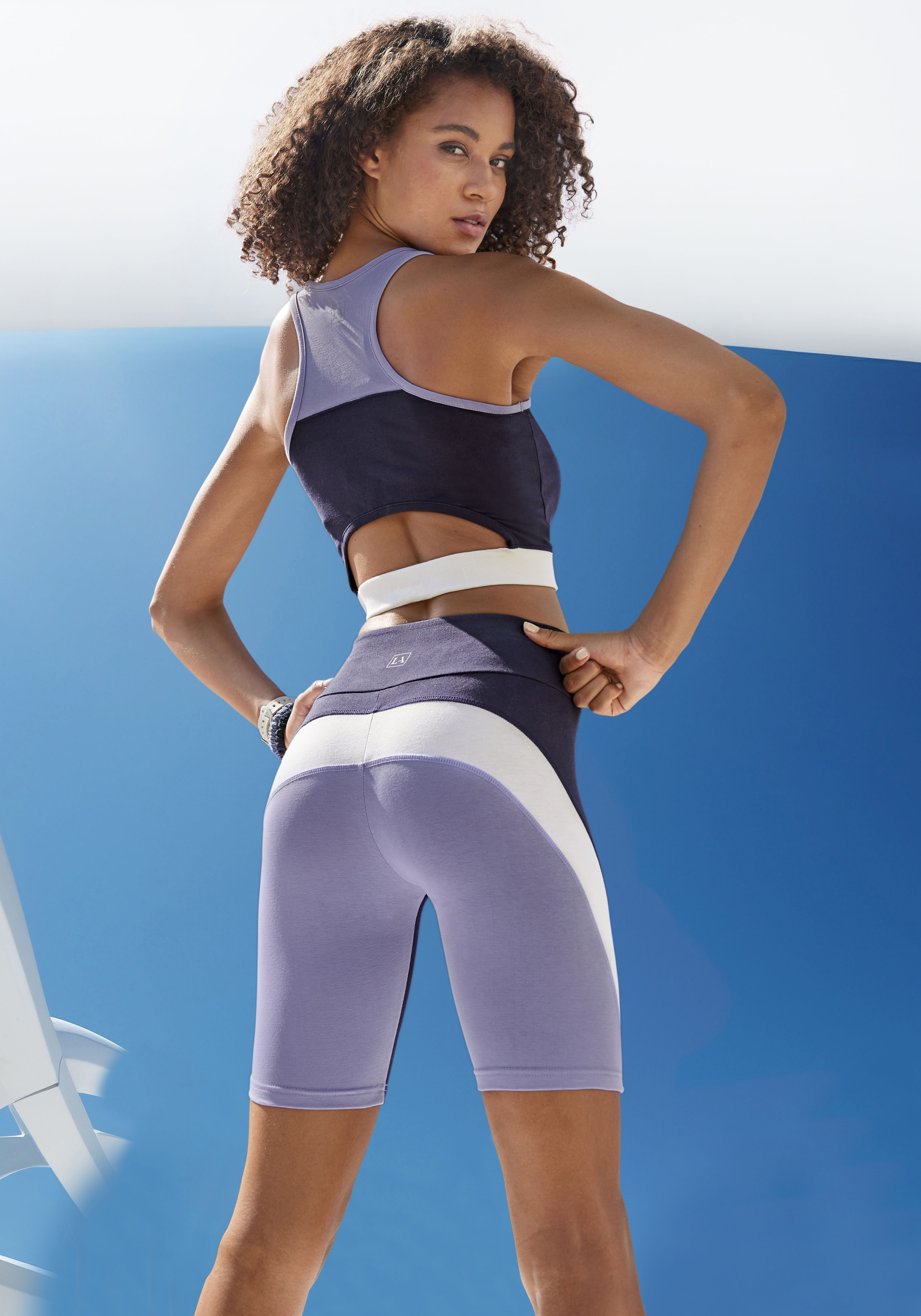 Thumbnail - LASCANA ACTIVE Crop-Top, Sporttop mit Cut-Out