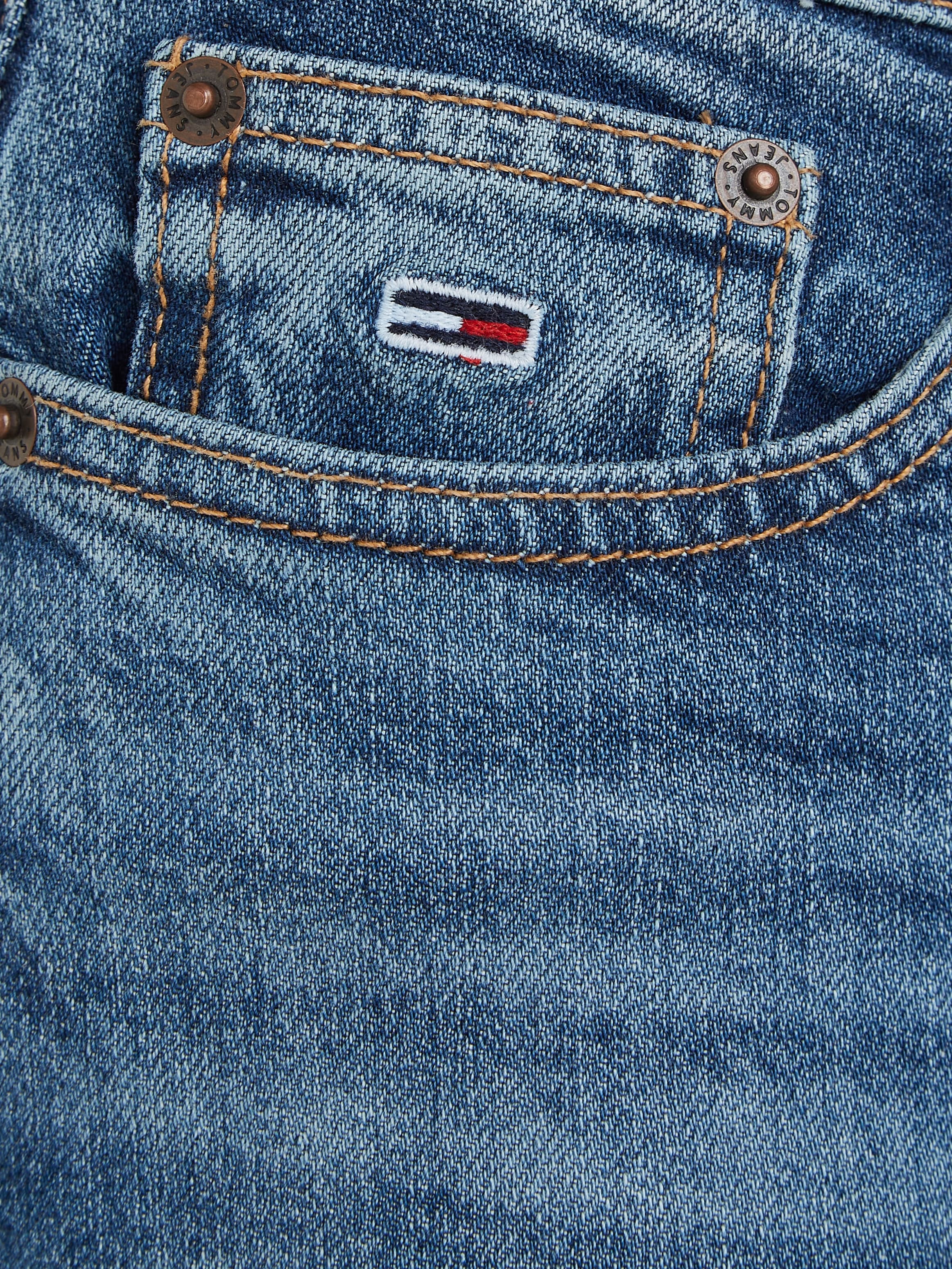 Tommy Jeans BAUR Logostickerei für kaufen und mit | Logobadge Straight-Jeans