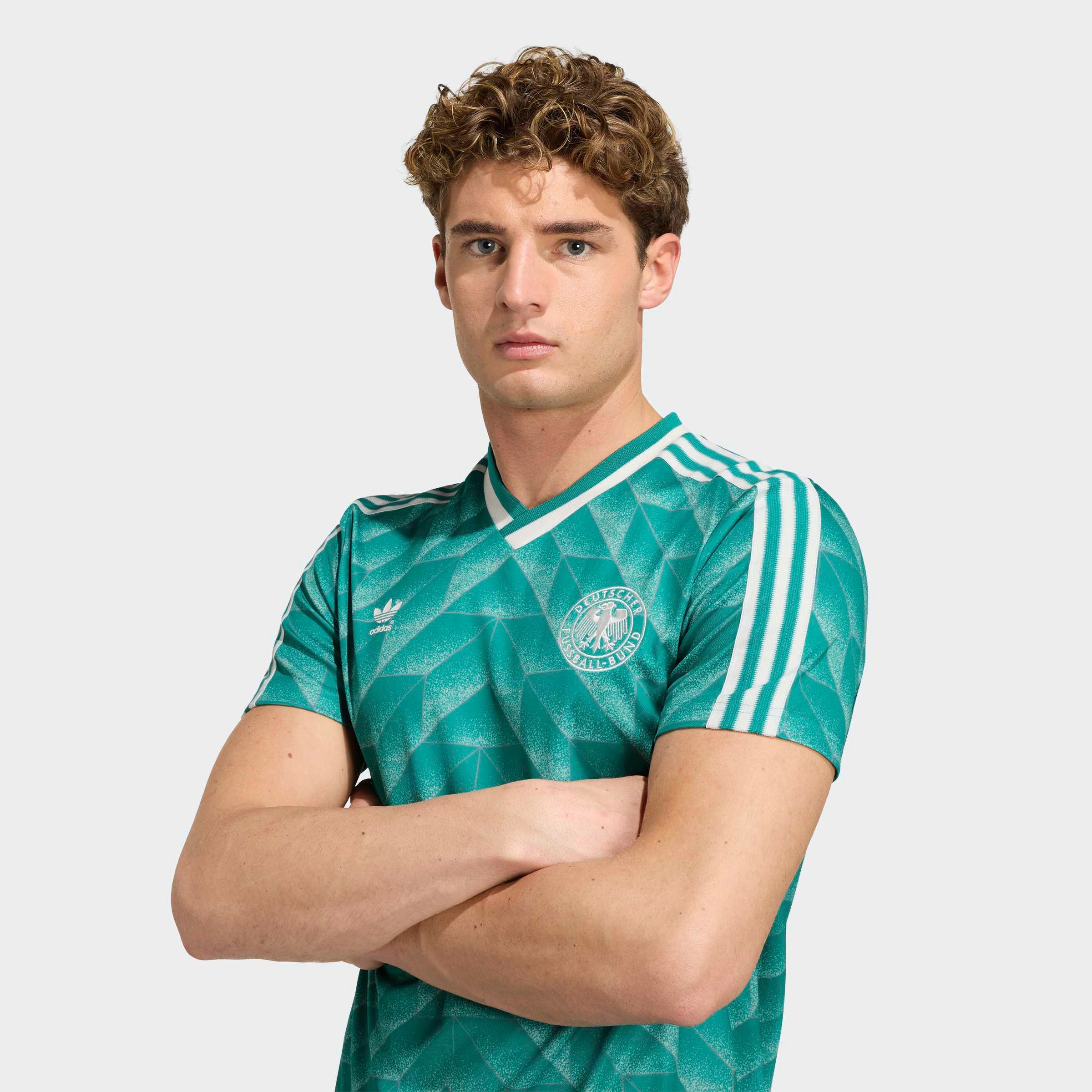 adidas Performance Fußballtrikot »DFB A JSY 90« schmale Passform, mit V-Ausschnitt, Doppelstrick-Konstruktion