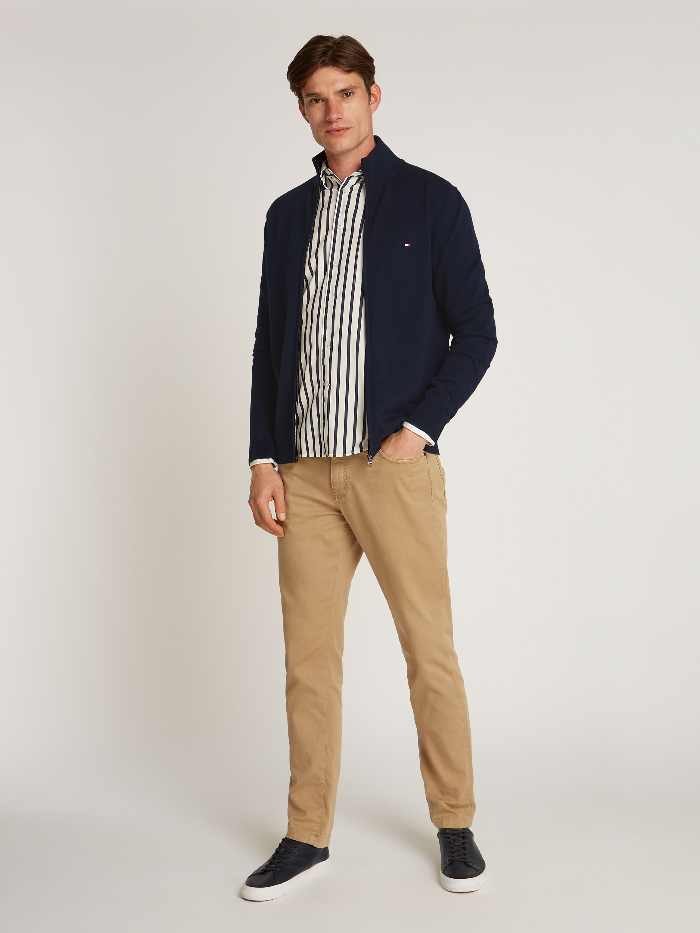 Tommy Hilfiger Strickjacke »ESSENTIAL COTTON ZIP THRU«, mit Logostickerei