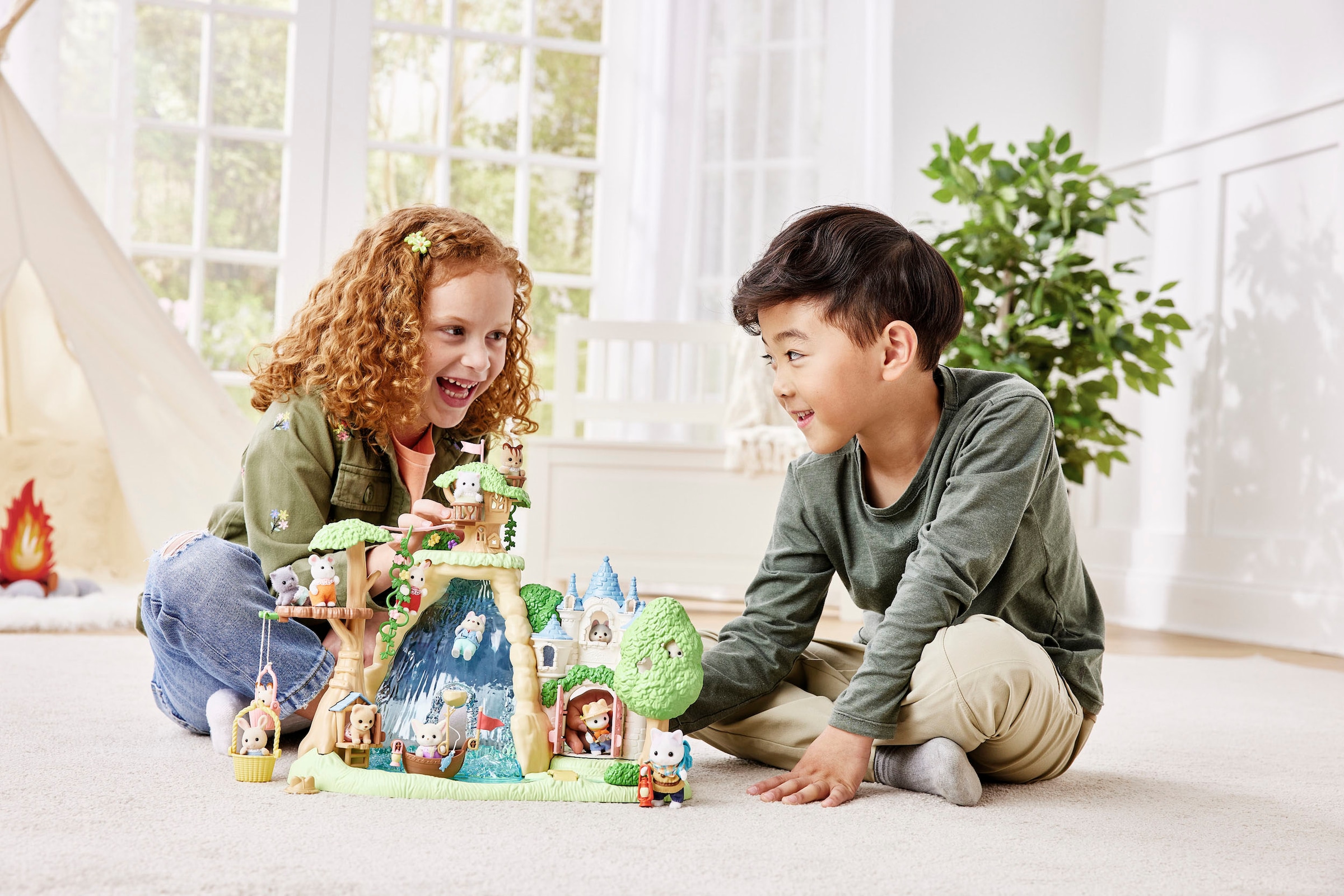 Sylvanian Families Spielfigur »Abenteuer Entdecker Set mit zwei Figuren (5763)«