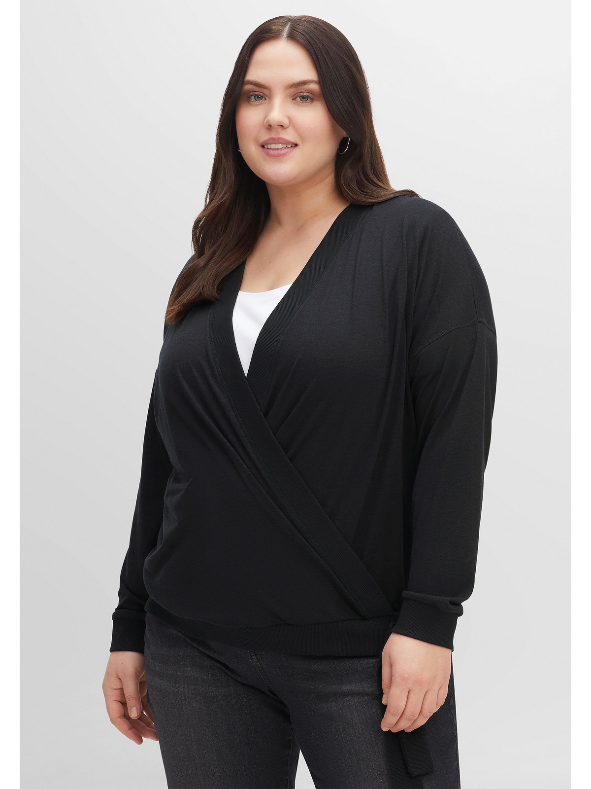 Sheego Langarmshirt »Große Größen«, in Wickeloptik, mit tiefem V-Ausschnitt