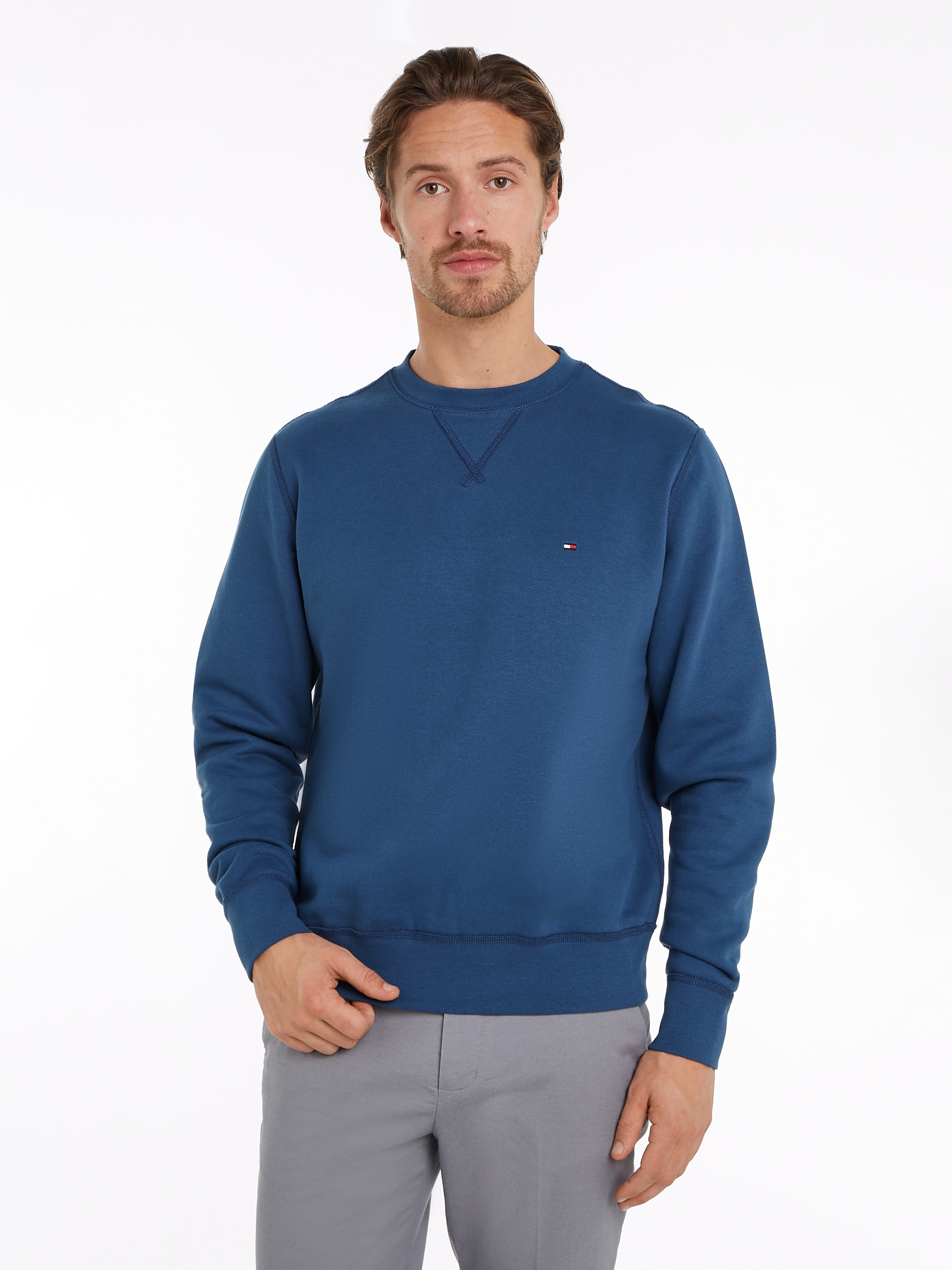 Sweatshirt »ESSENTIAL FLEECE CREWNECK«, mit Tommy Hilfiger Logostickerei