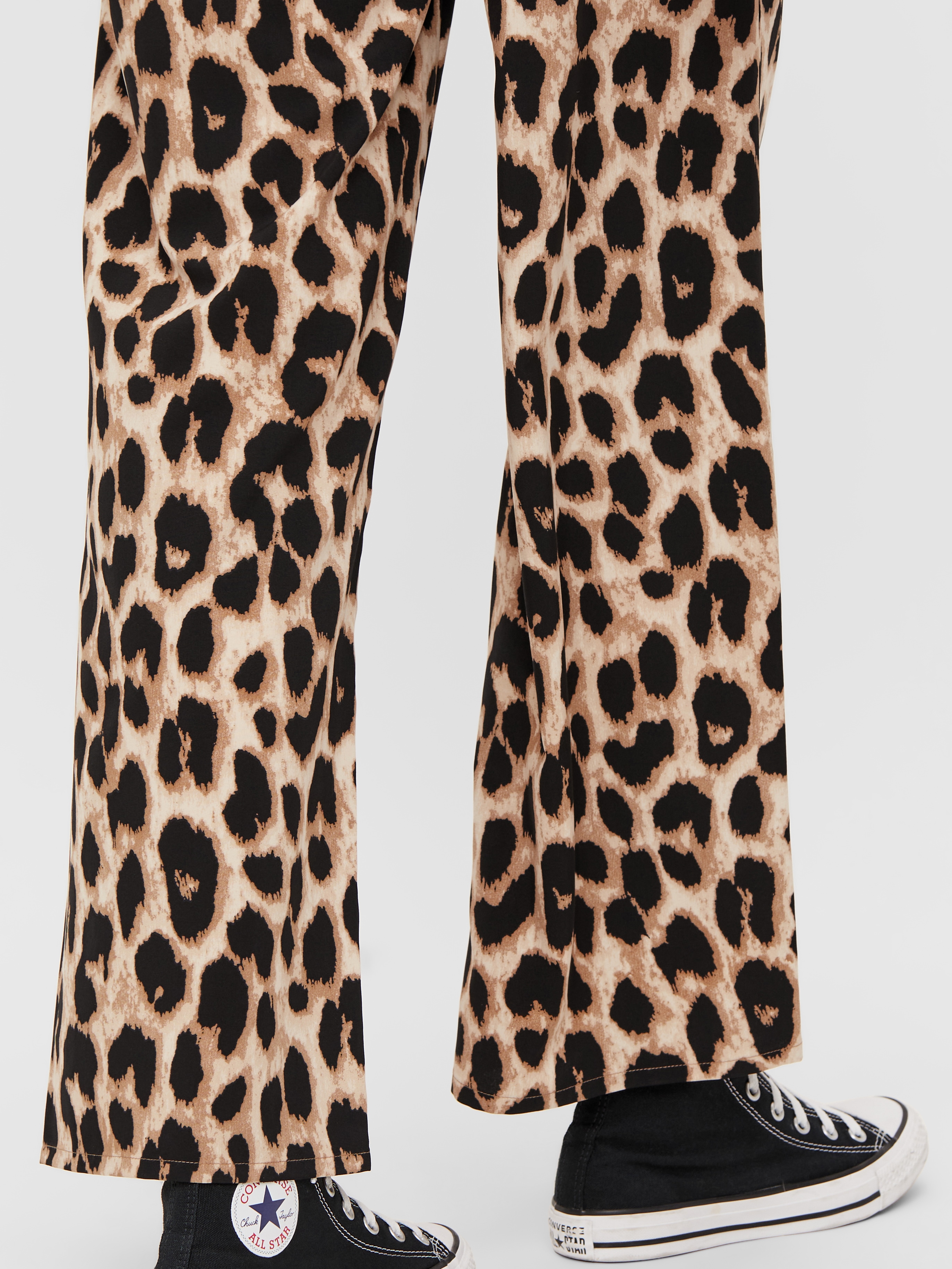 Thumbnail - pieces Schlupfhose "PCGURLA HW PANTS WVN NOOS BC" mit Leo Muster