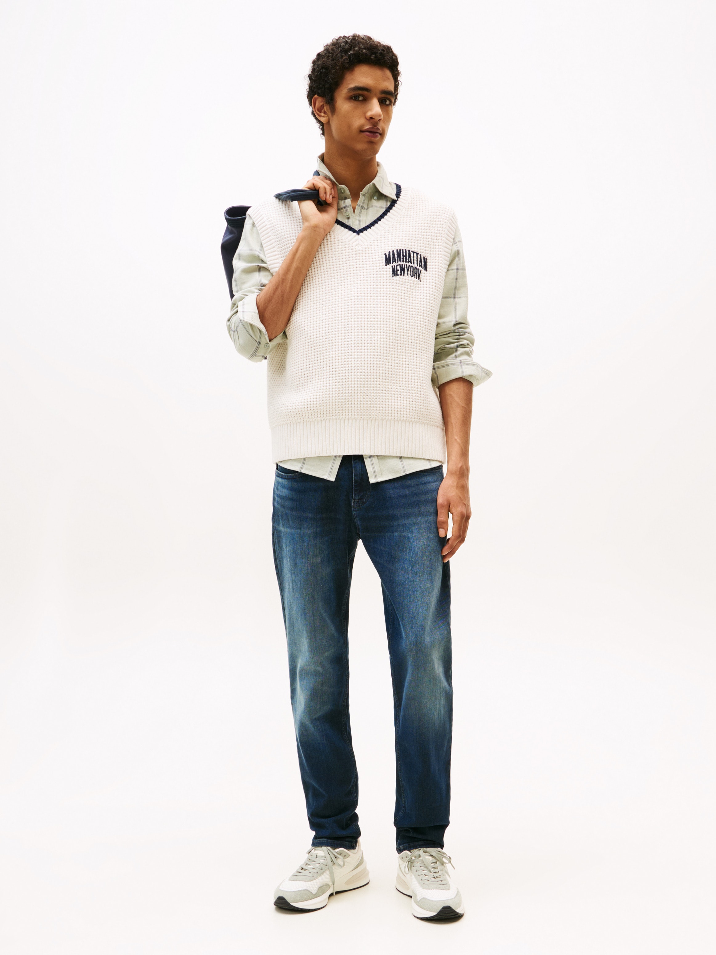 Tommy Jeans Slim-fit-Jeans »SCANTON SLIM«, mit Logoprägung
