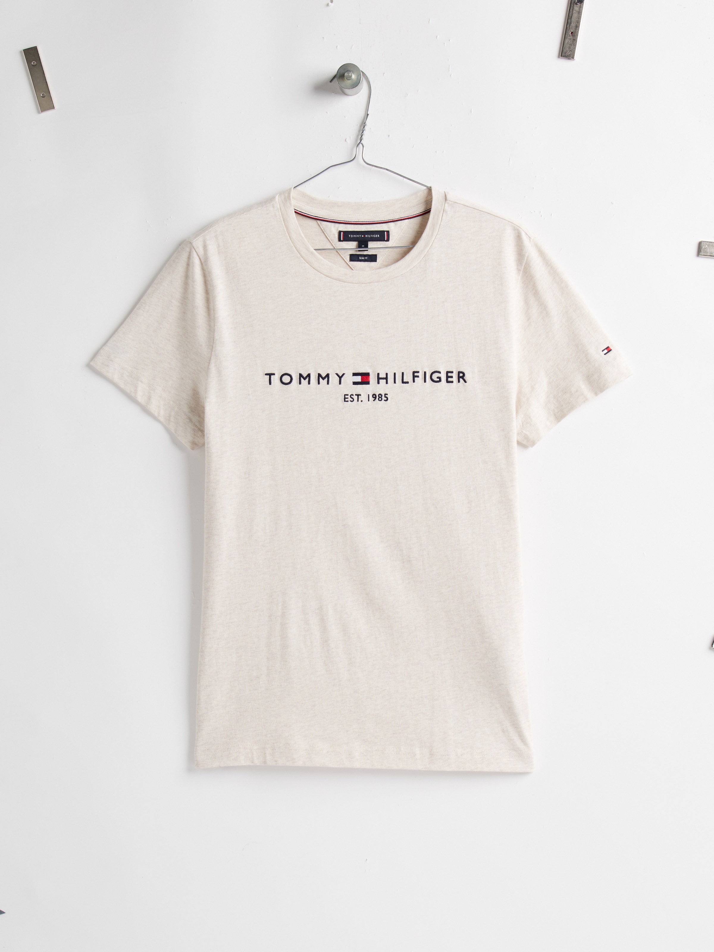 Tommy Hilfiger T-Shirt »TOMMY LOGO TEE«, aus reiner, nachhaltiger Baumwolle