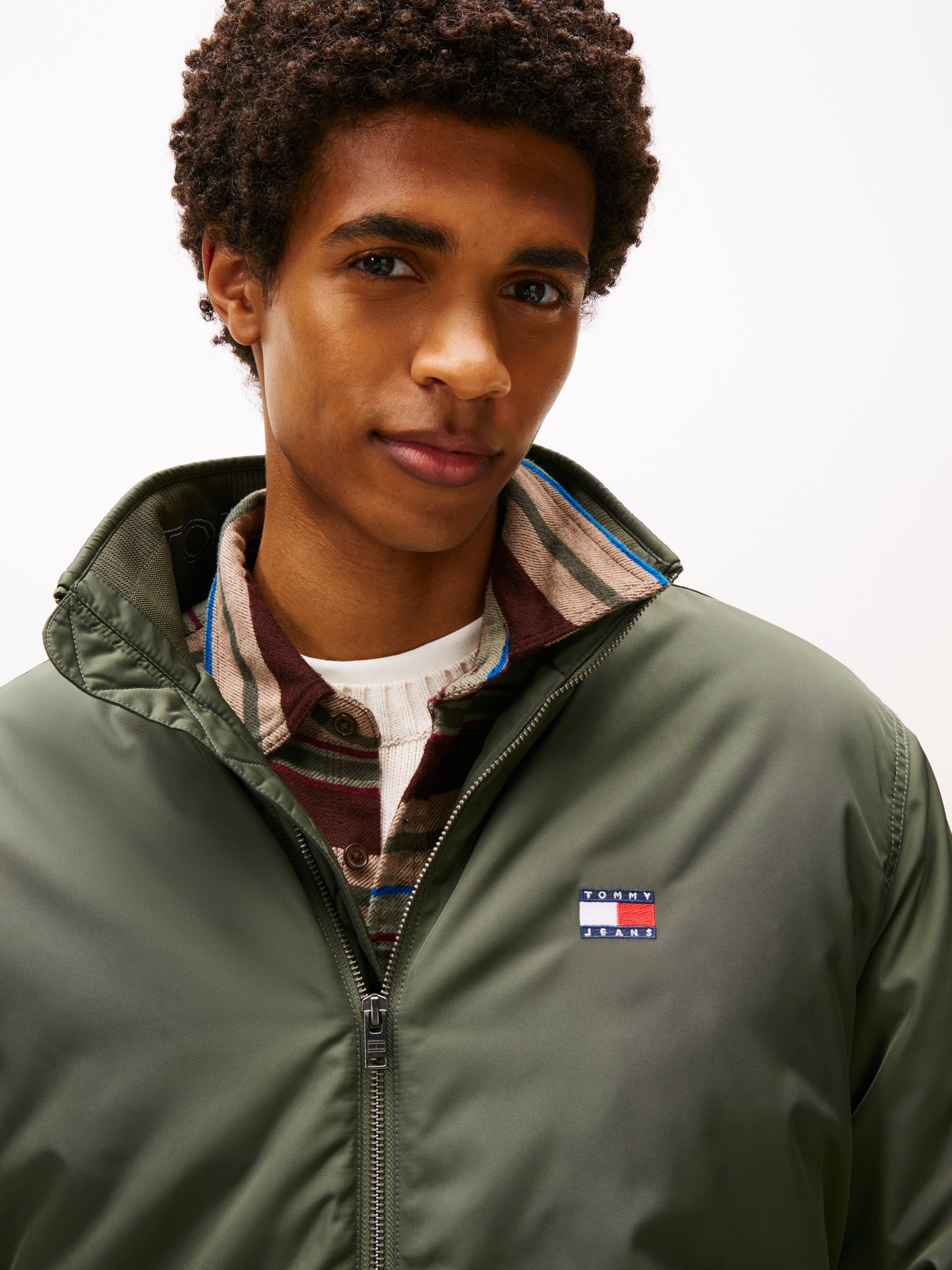 Tommy Jeans Blouson »TJM ESSENTIAL PADDED JACKET EXT«, Freizeitjacke, Übergangsjacke glänzend, Stretchbündchen, Stehkragen