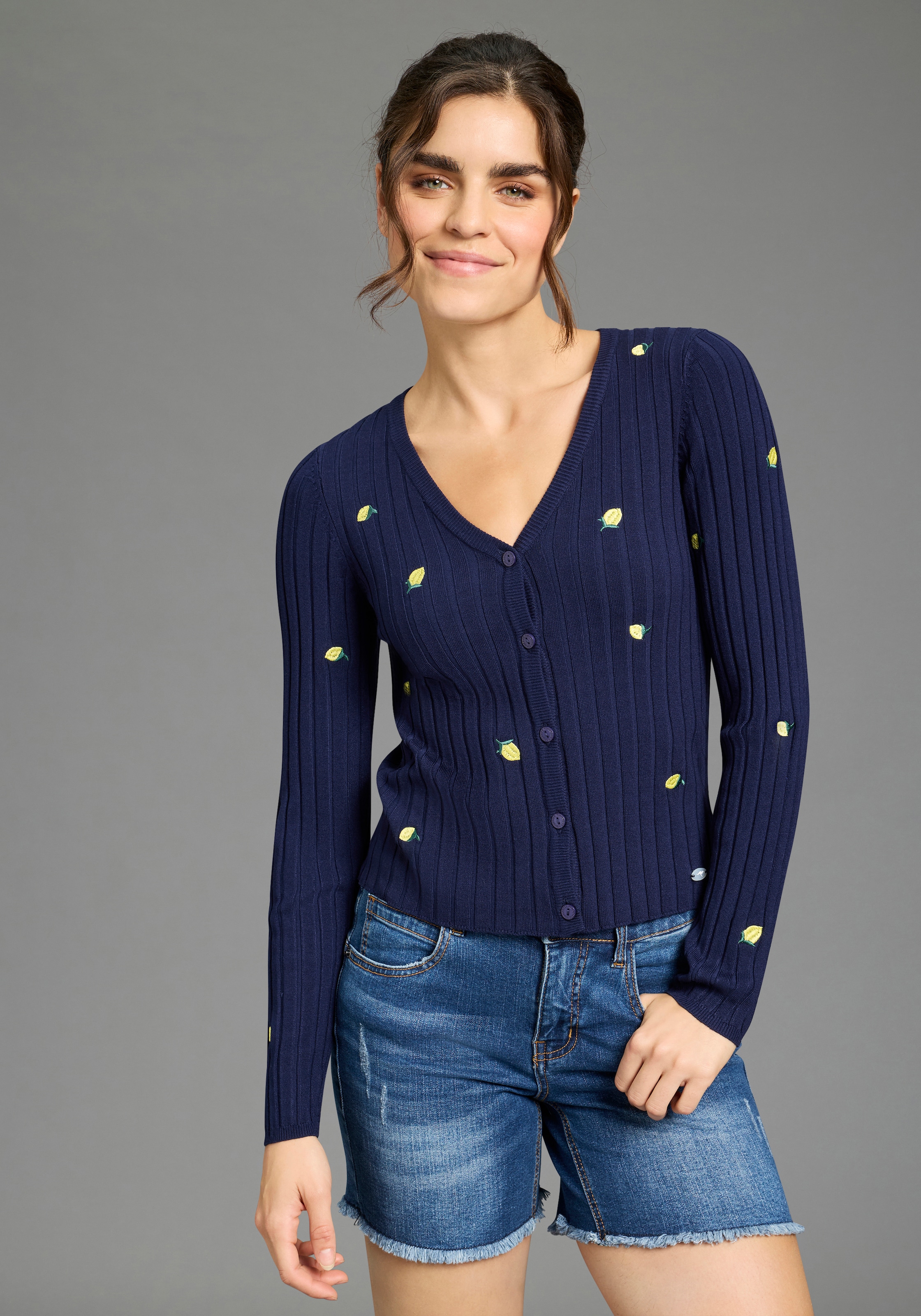 KangaROOS Strickjacke mit Blumen-Stickerei günstig online kaufen