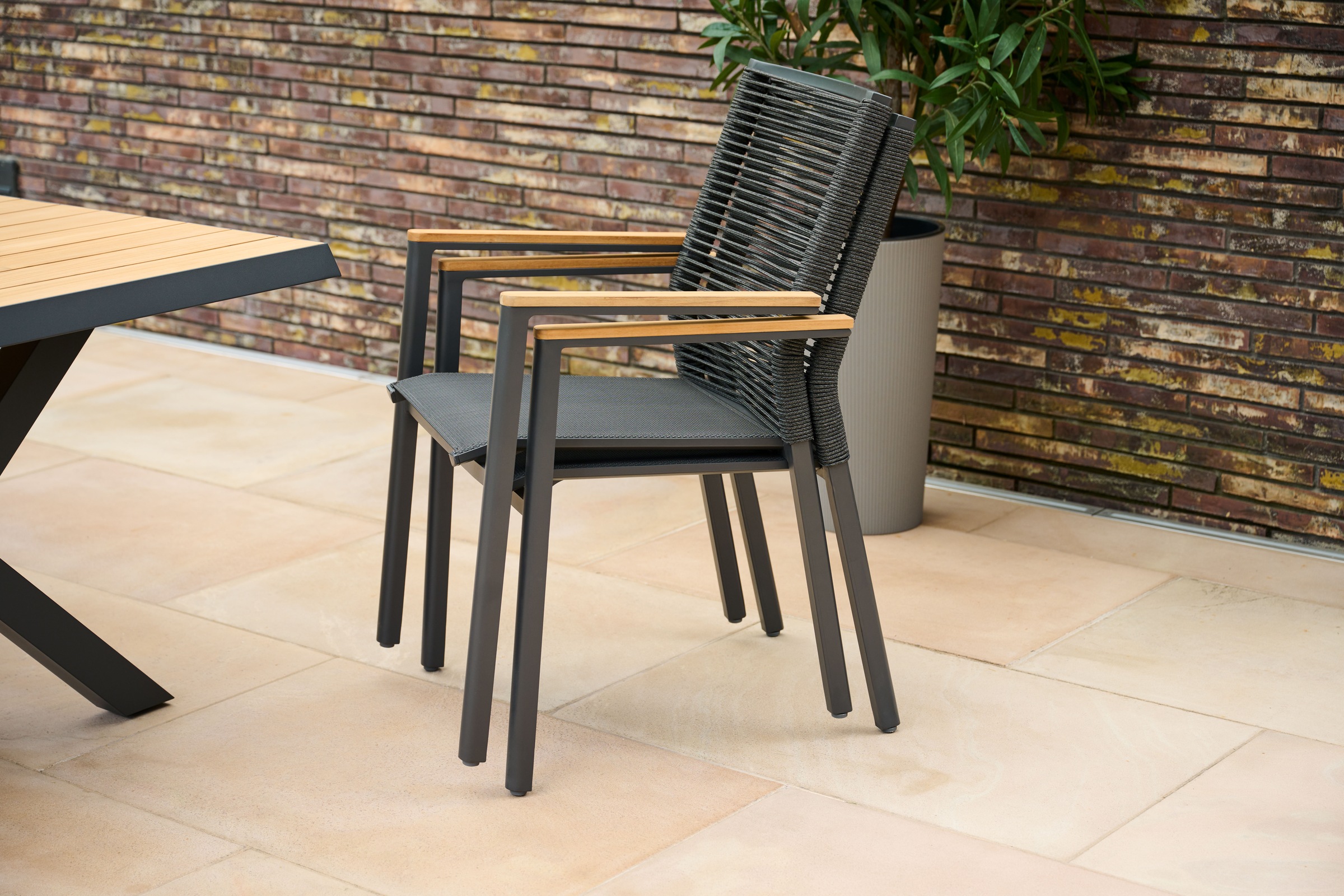 Siena Garden Gartensessel »BOLOGNA Stapelsessel« Aluminiumgestell, Rope Geflecht, Armlehnen aus Teak FSC 100%